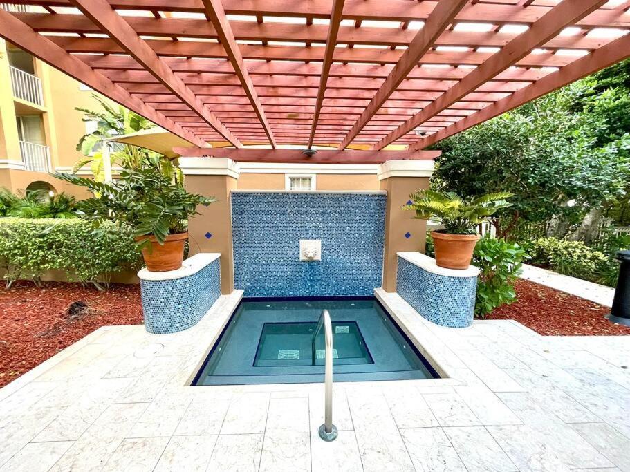 Yacht Club Miami Suite 2 Bedroom and 2 Bathroom With Baby Crib & Free Parking