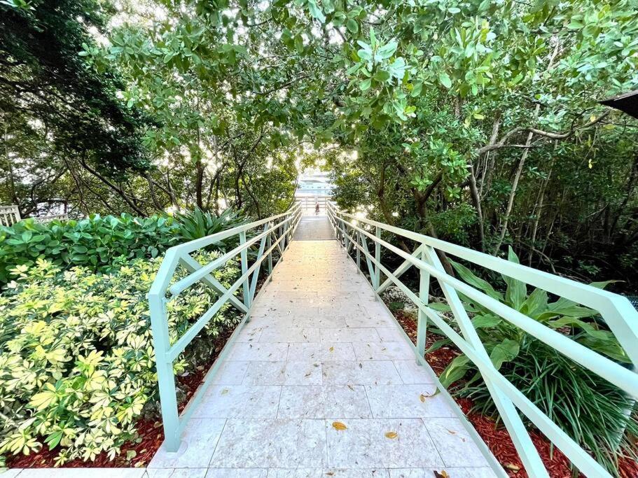 Yacht Club Miami Suite 2 Bedroom and 2 Bathroom With Baby Crib & Free Parking