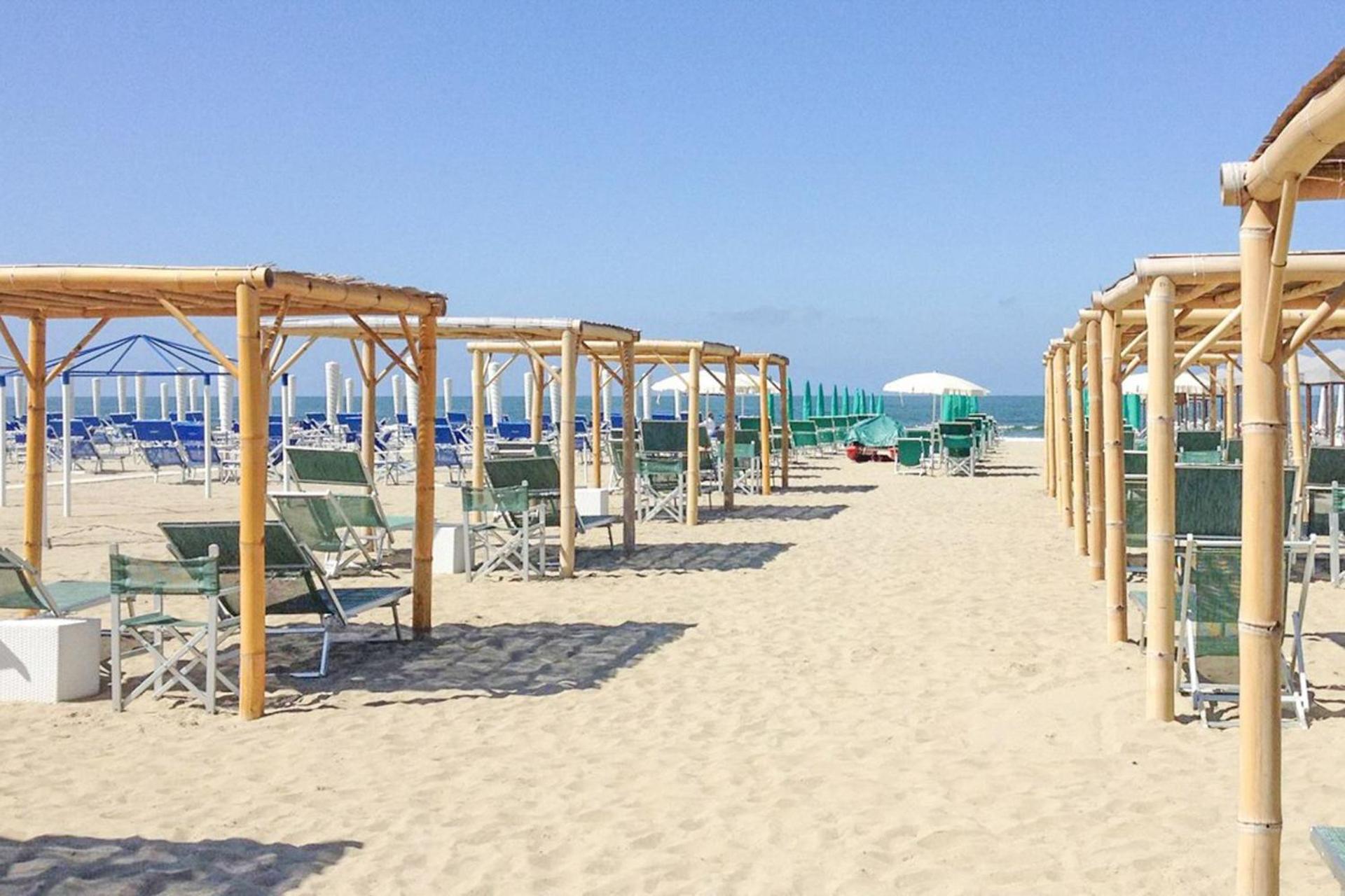 Toscana Versilia appartamento fronte spiaggia con garage privato