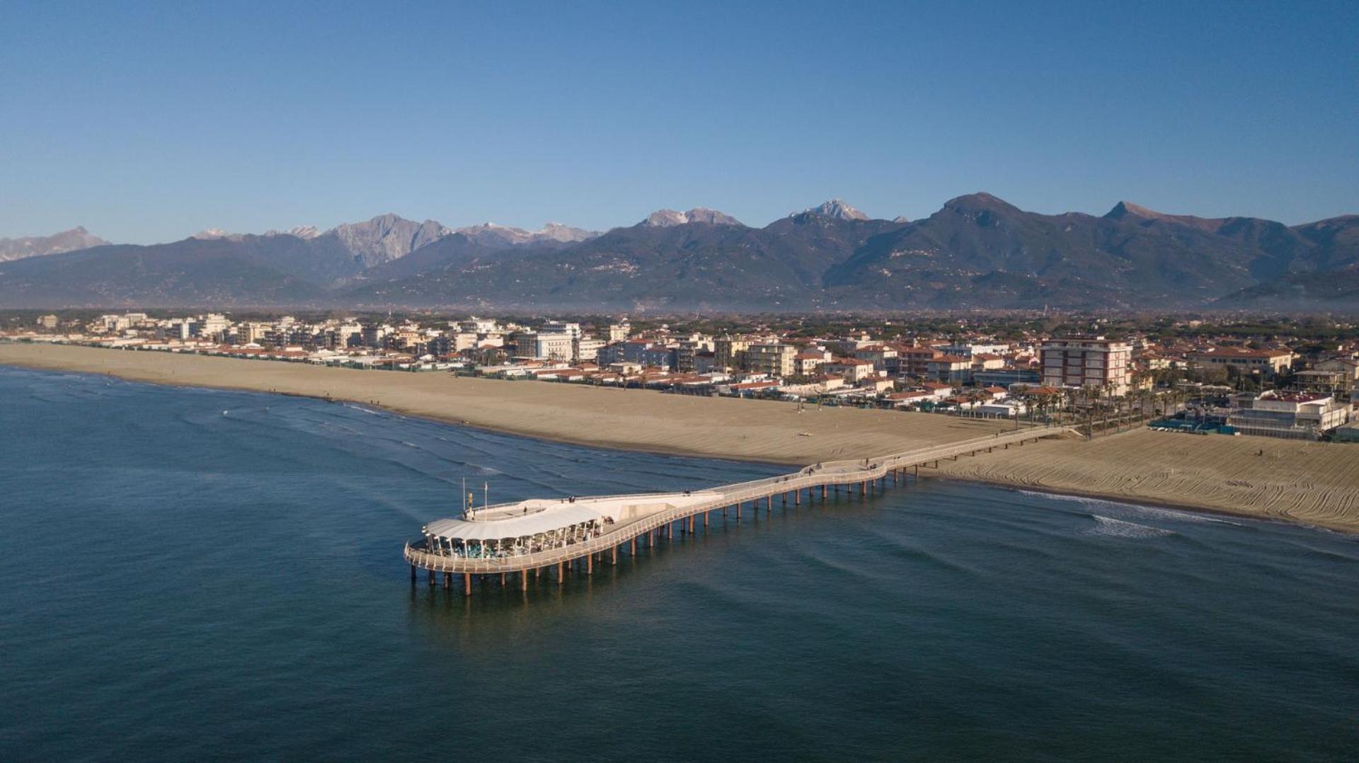 Toscana Versilia appartamento fronte spiaggia con garage privato