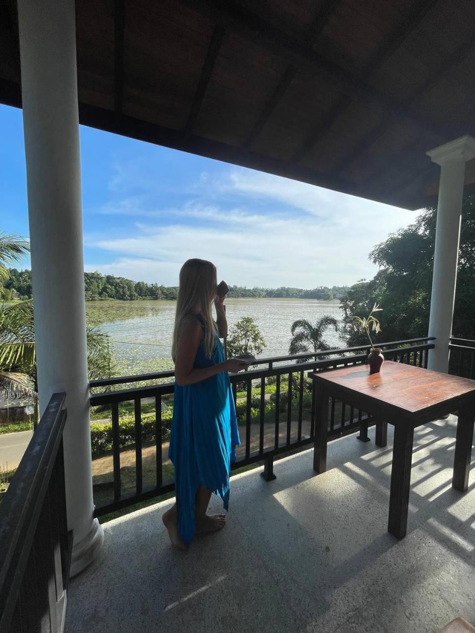 Villa Lake Mountain view 4