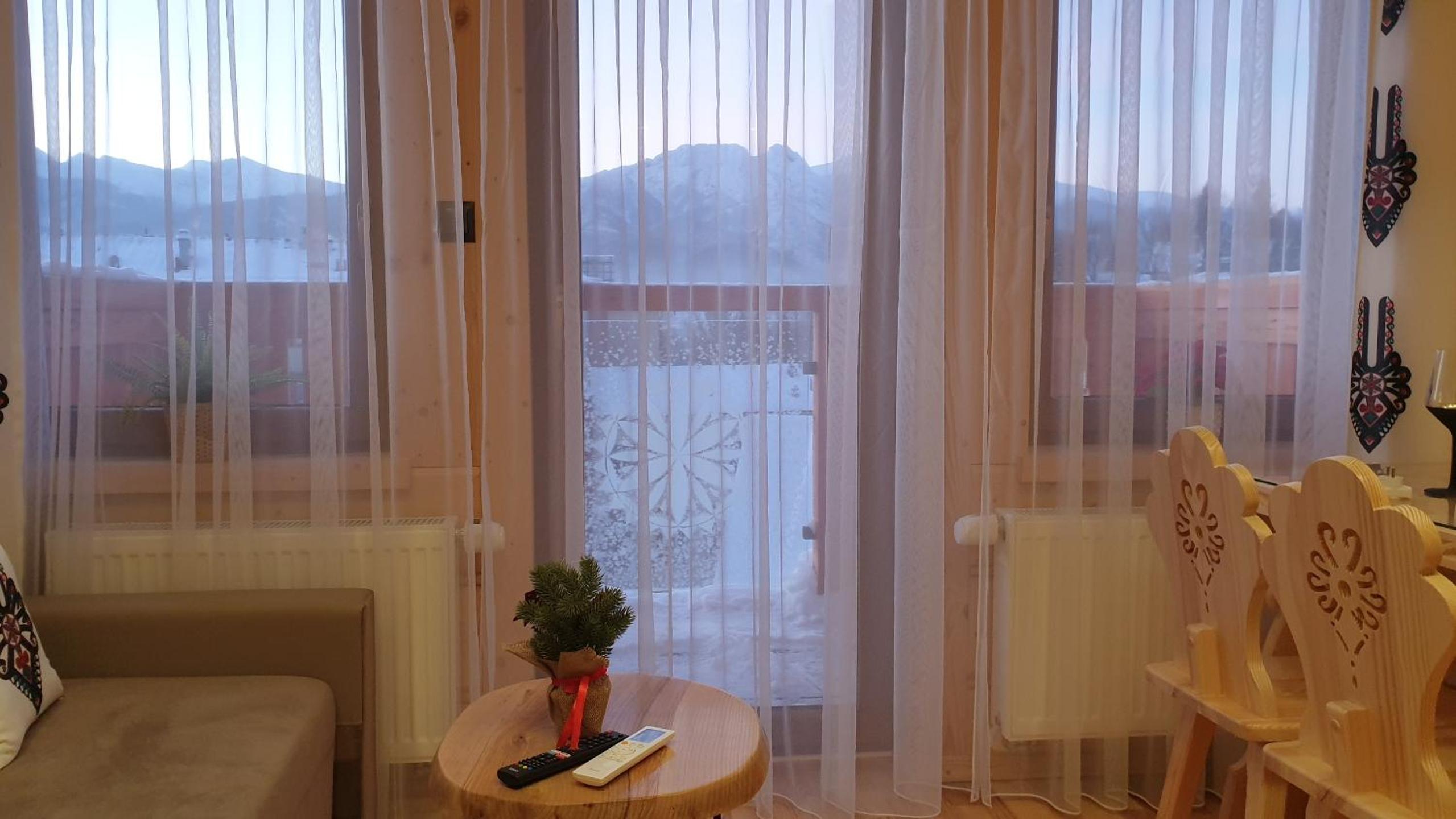 Villa Fortuna - Regionalne apartamenty & SPA - Sauna, Grill, Jacuzzi z widokiem na Tatry