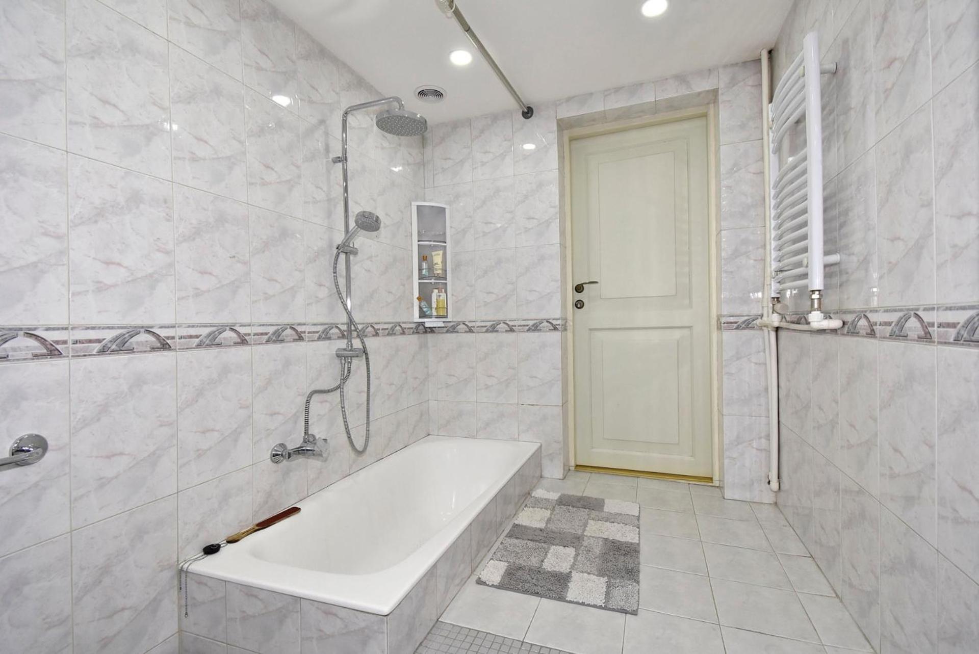 Khanjyan street, 3 bedrooms Duplex, Spacious apartment for rent DXA344