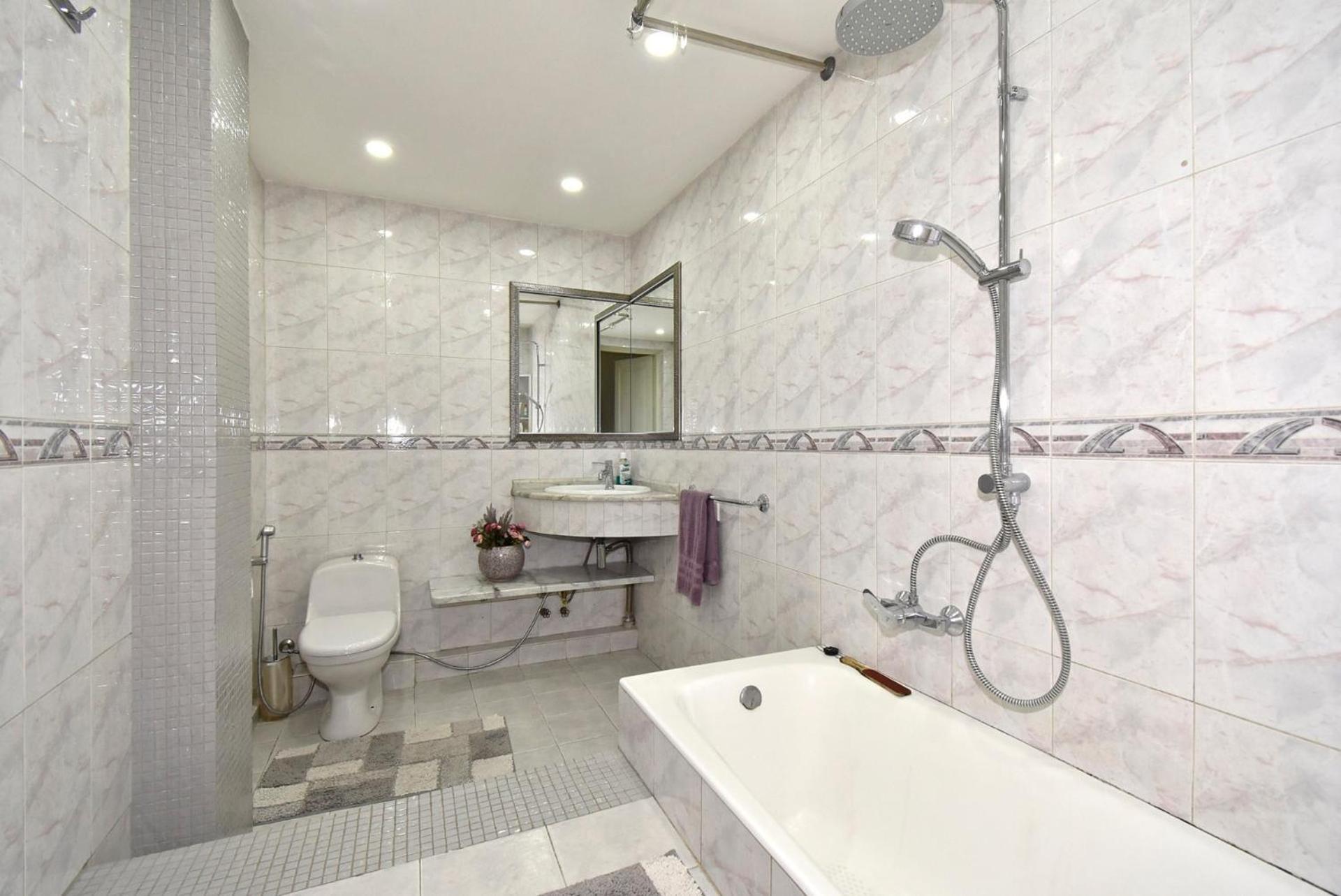 Khanjyan street, 3 bedrooms Duplex, Spacious apartment for rent DXA344