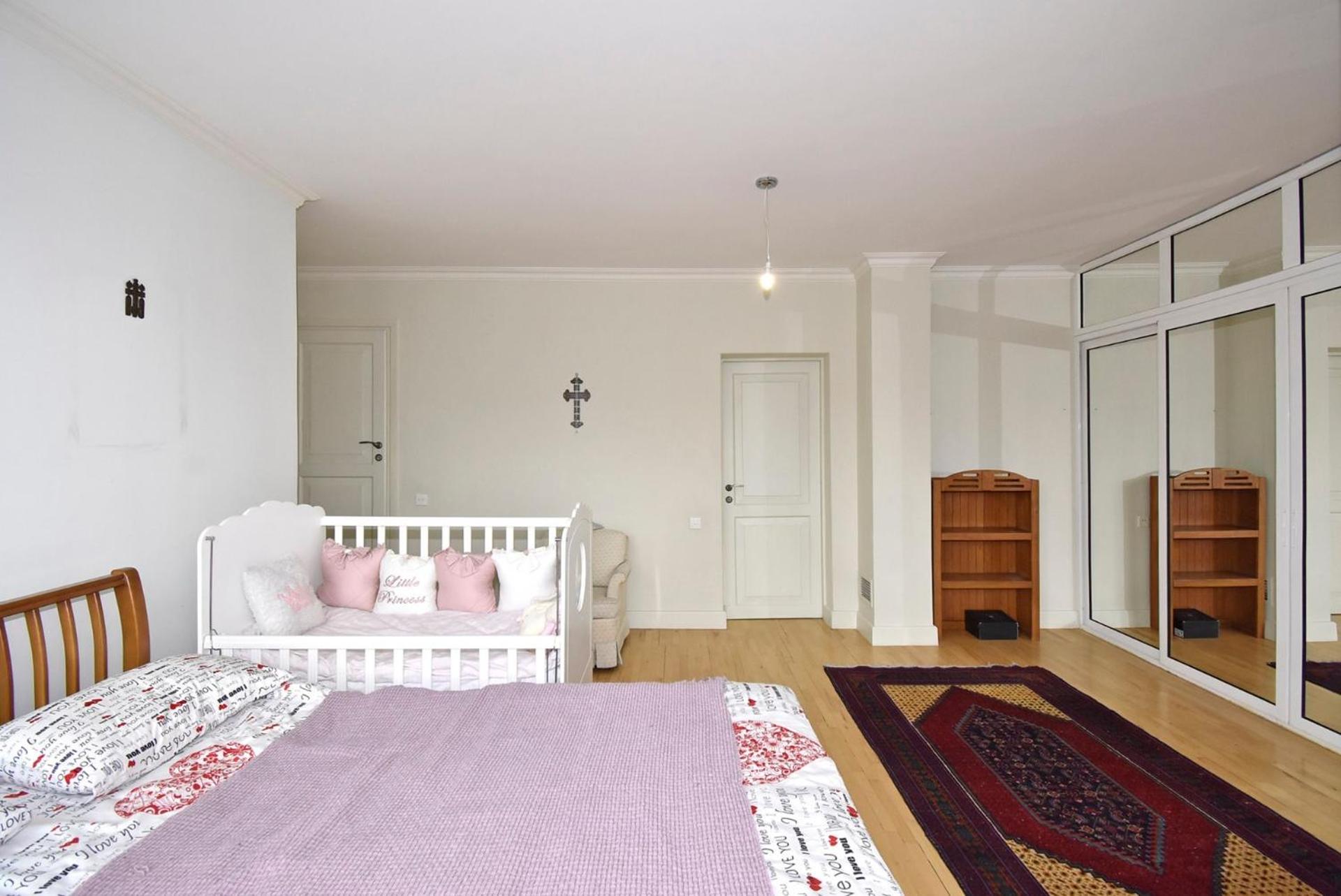 Khanjyan street, 3 bedrooms Duplex, Spacious apartment for rent DXA344