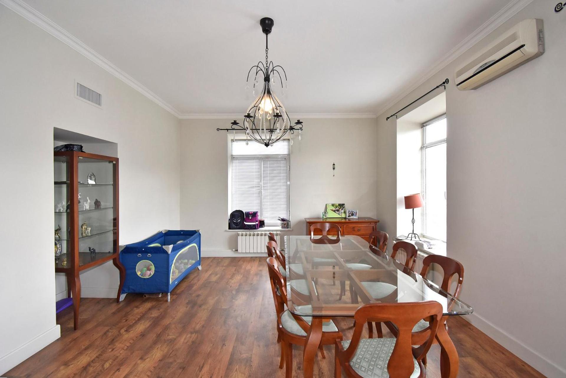 Khanjyan street, 3 bedrooms Duplex, Spacious apartment for rent DXA344