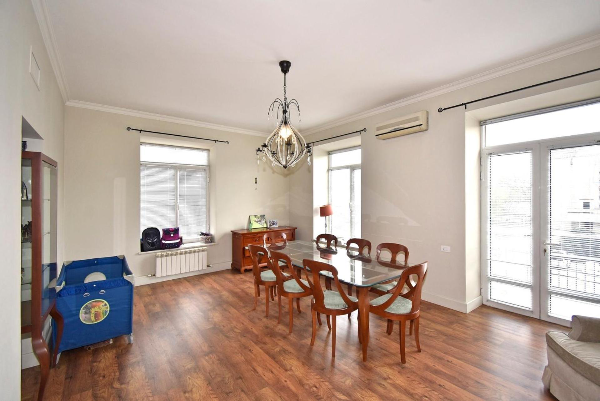 Khanjyan street, 3 bedrooms Duplex, Spacious apartment for rent DXA344