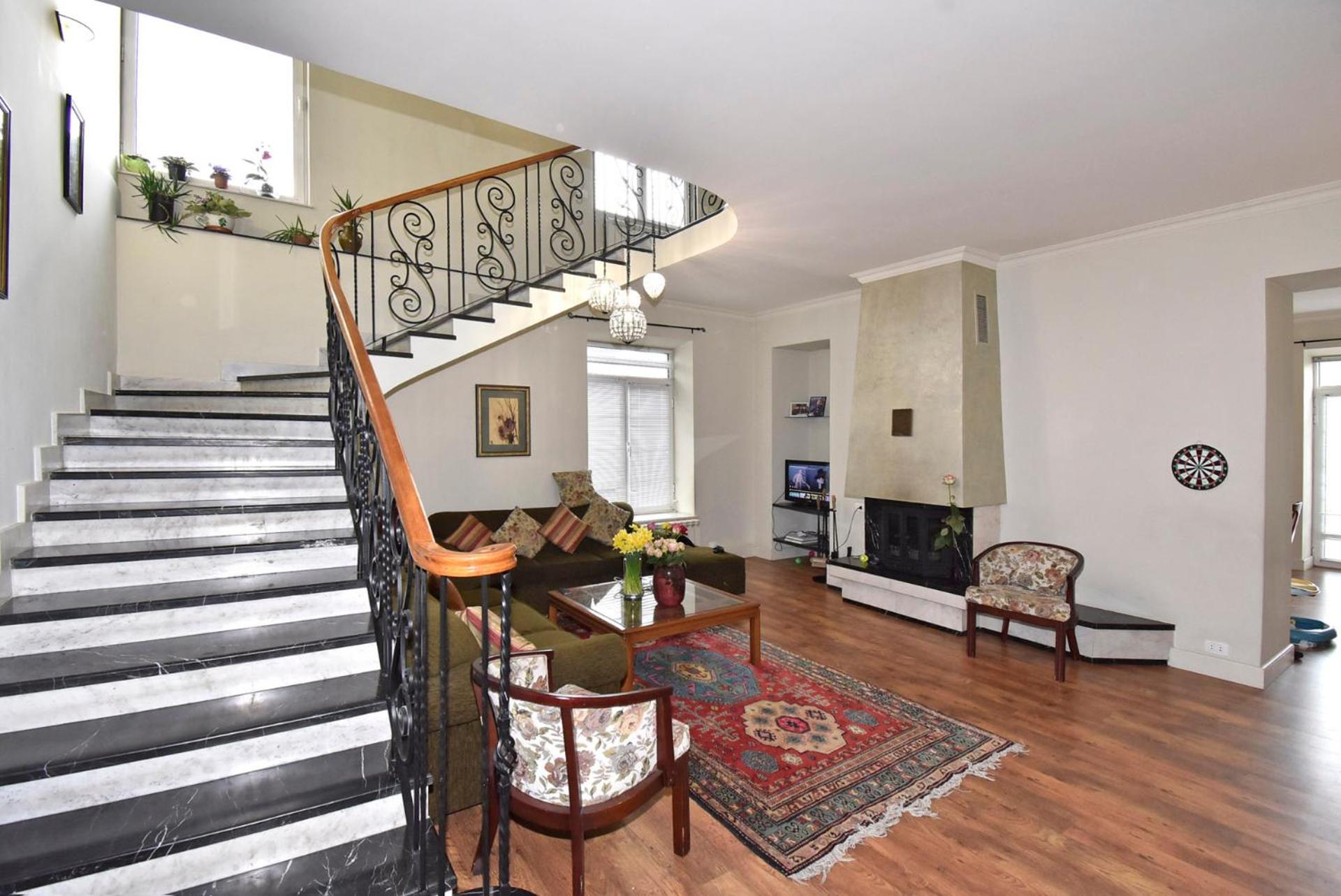 Khanjyan street, 3 bedrooms Duplex, Spacious apartment for rent DXA344