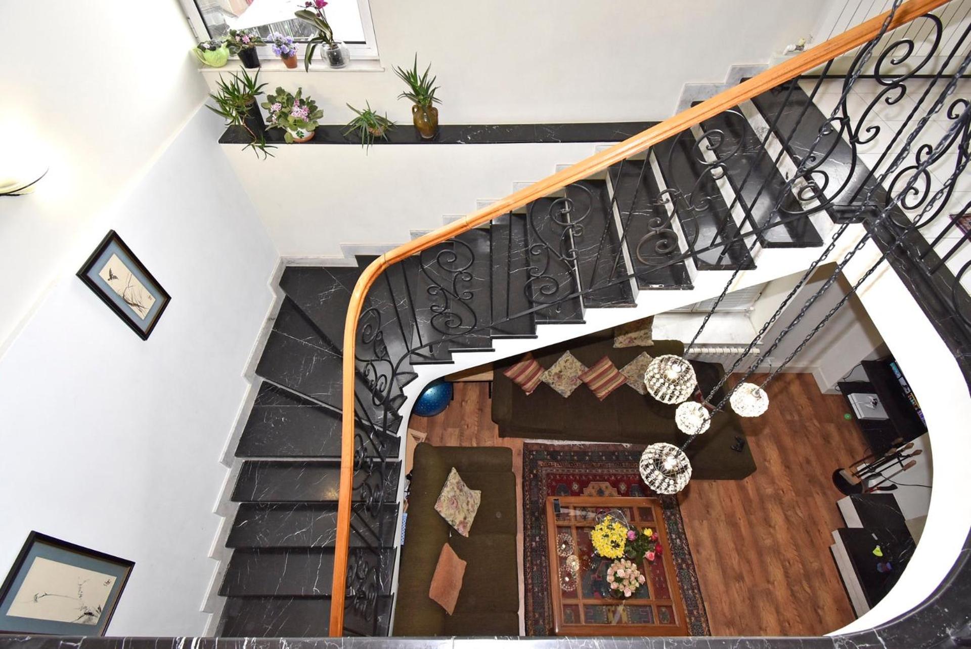 Khanjyan street, 3 bedrooms Duplex, Spacious apartment for rent DXA344