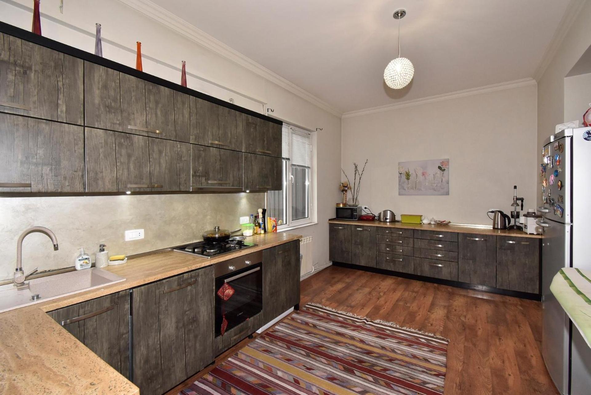 Khanjyan street, 3 bedrooms Duplex, Spacious apartment for rent DXA344