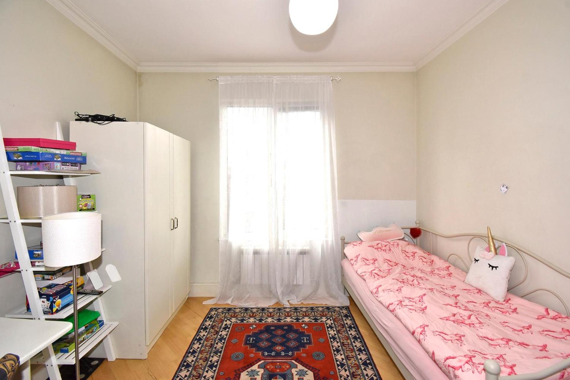Khanjyan street, 3 bedrooms Duplex, Spacious apartment for rent DXA344