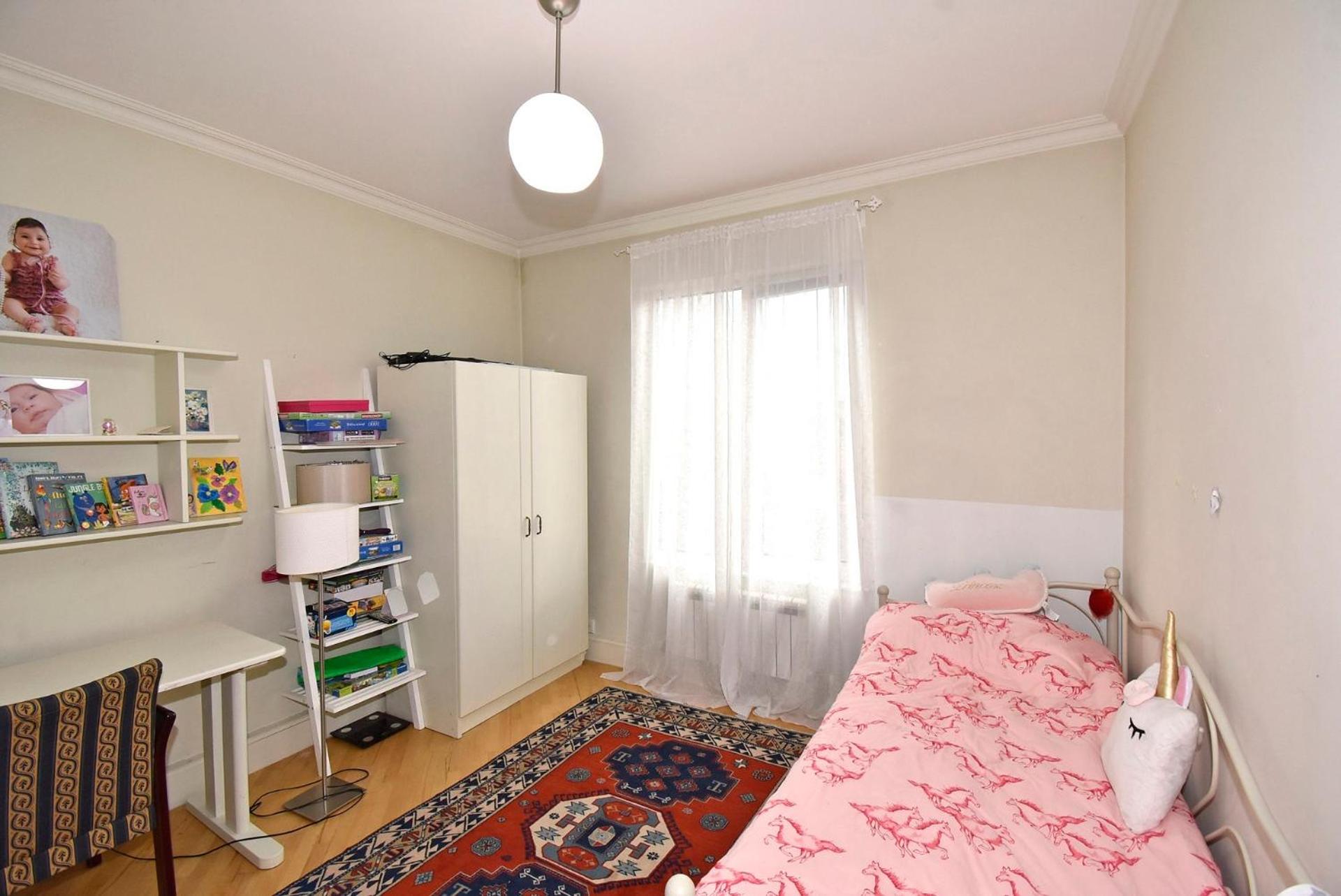 Khanjyan street, 3 bedrooms Duplex, Spacious apartment for rent DXA344