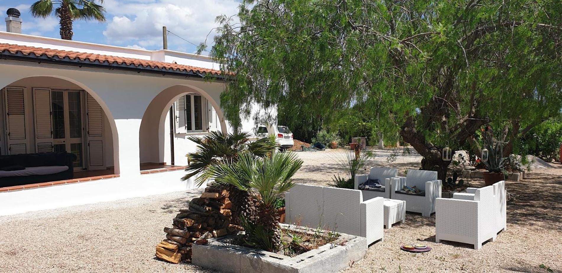 Villa Lido with pool and garden view 3