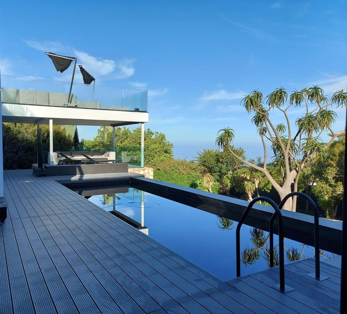 PREMIUM CAPE Camps Bay Lodge view 5