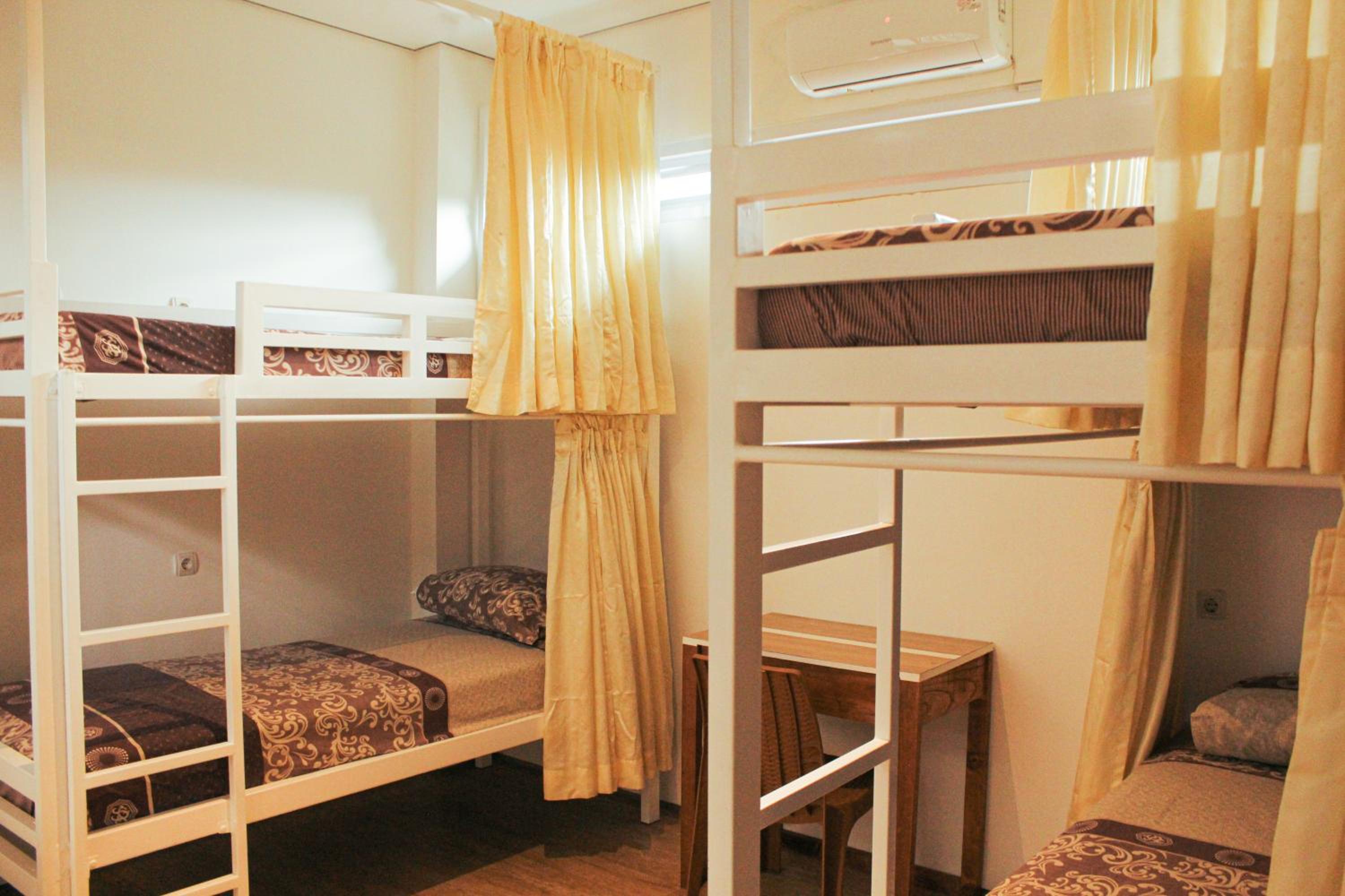 Rion Hostel Bogor view 4