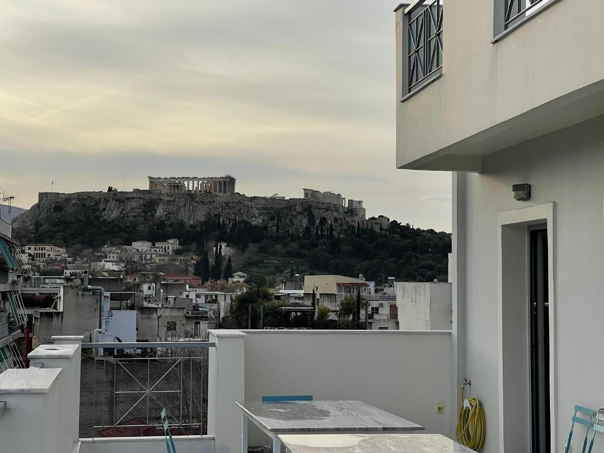 WUKELA APARTMENTS