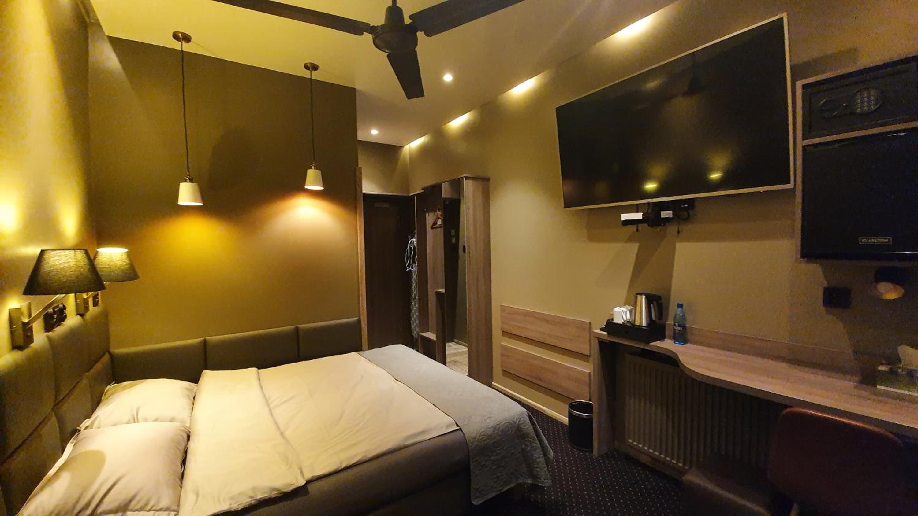 hotel room