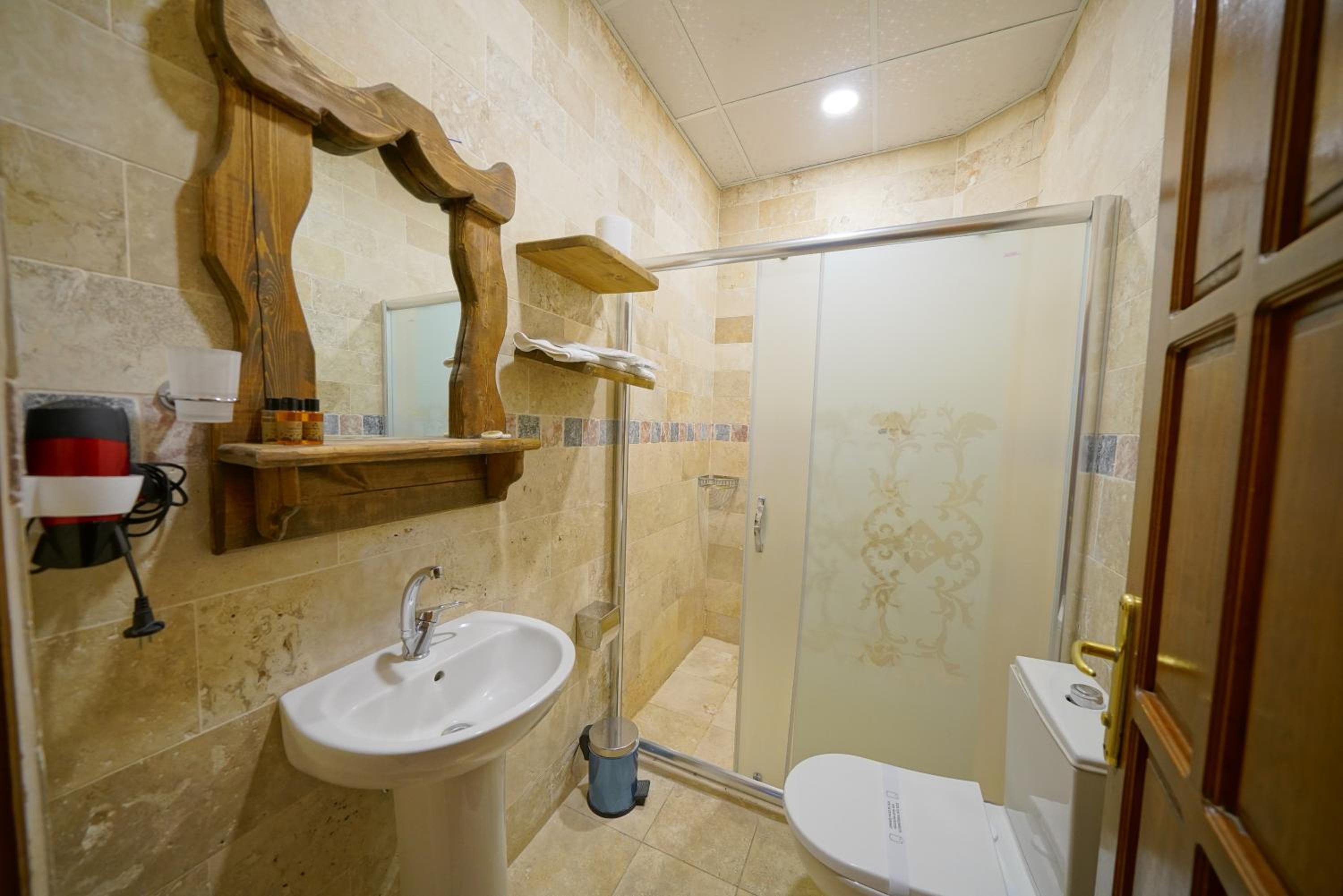 Arch Palace - Image 19