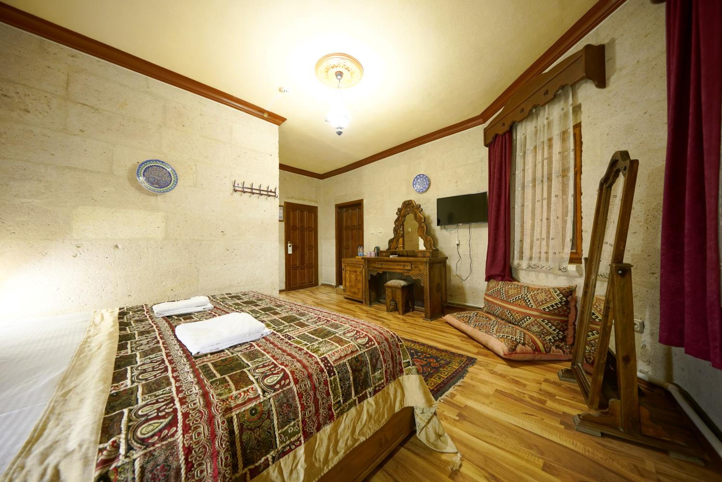 Arch Palace - Image 64