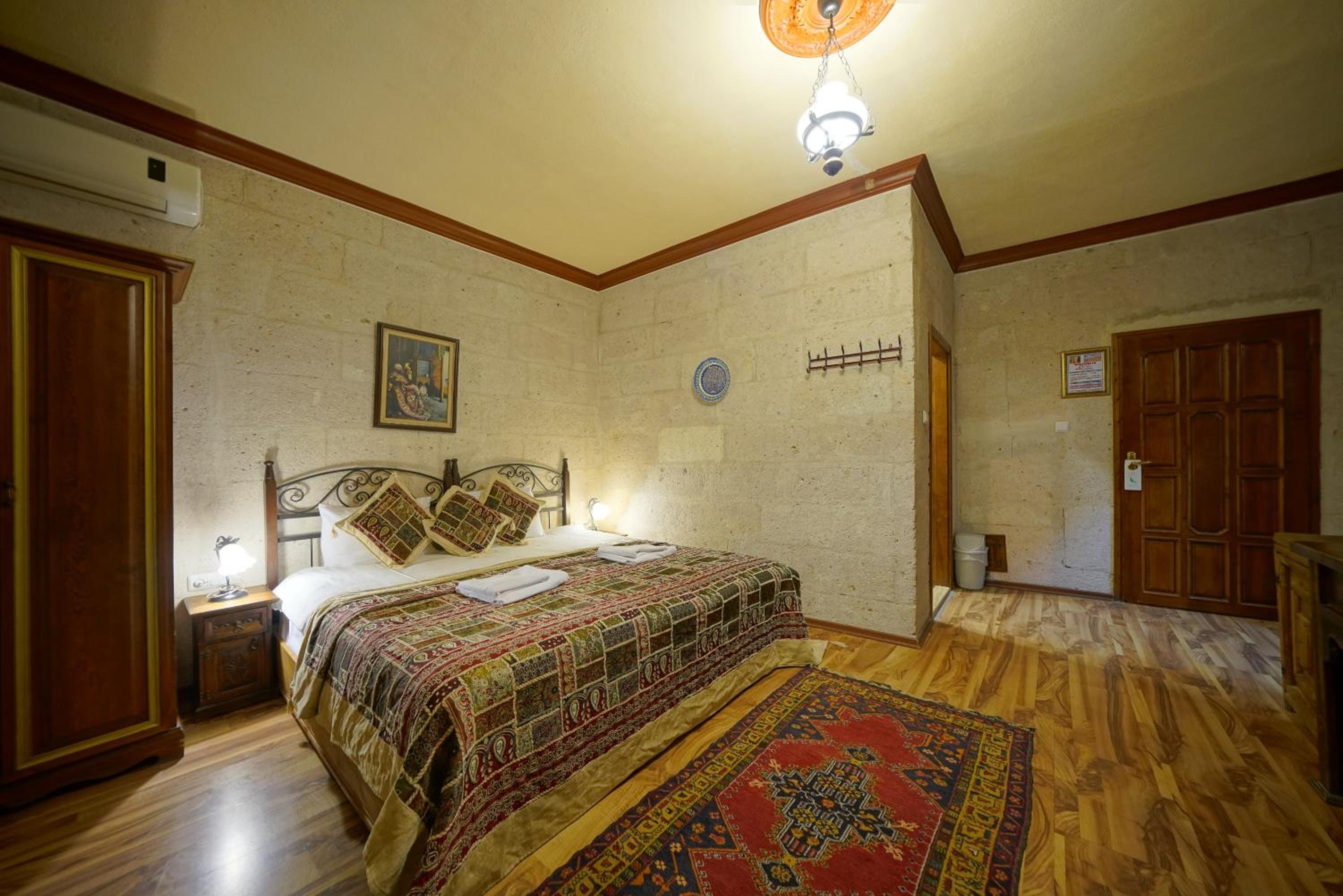 Arch Palace - Image 21