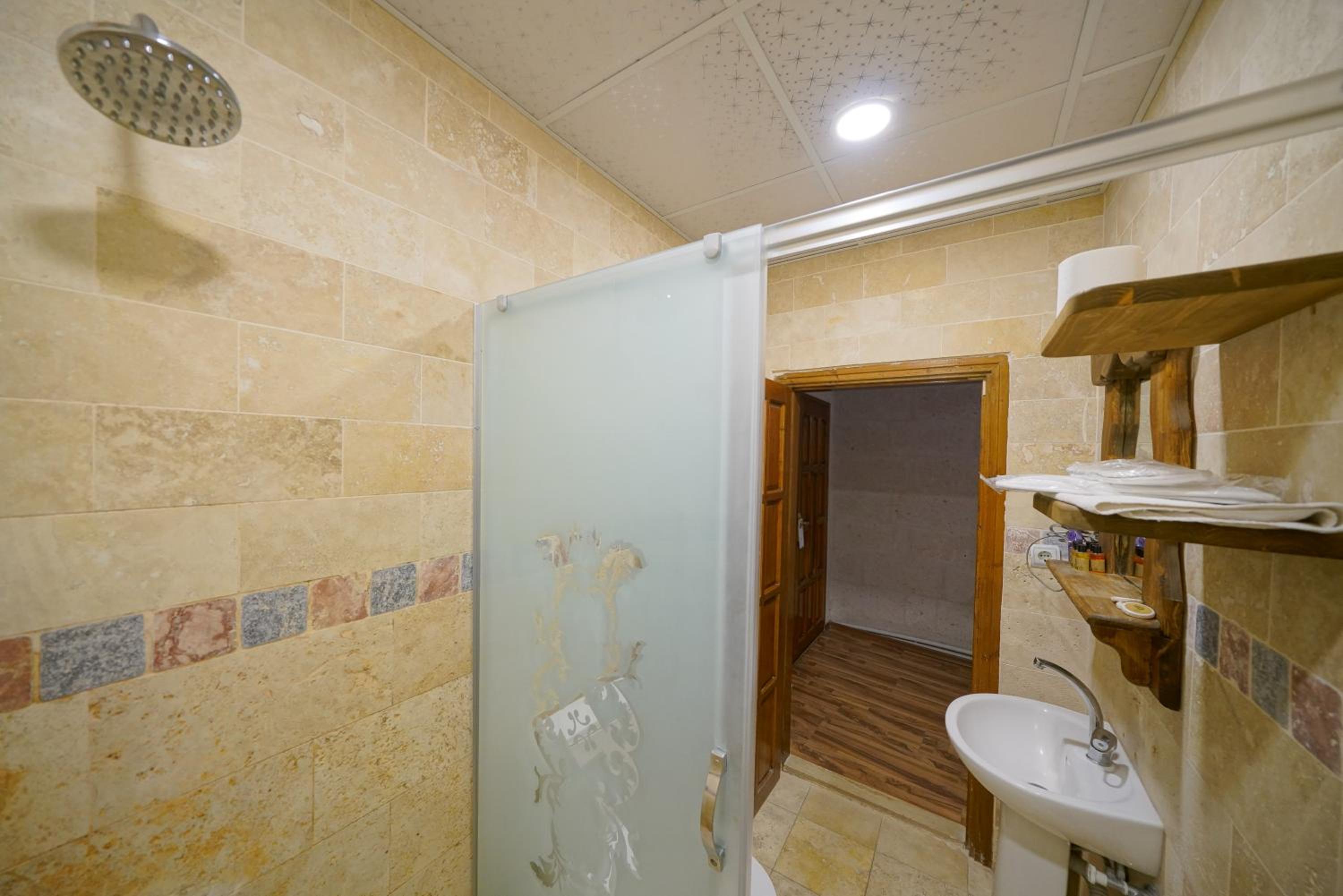 Arch Palace - Image 69