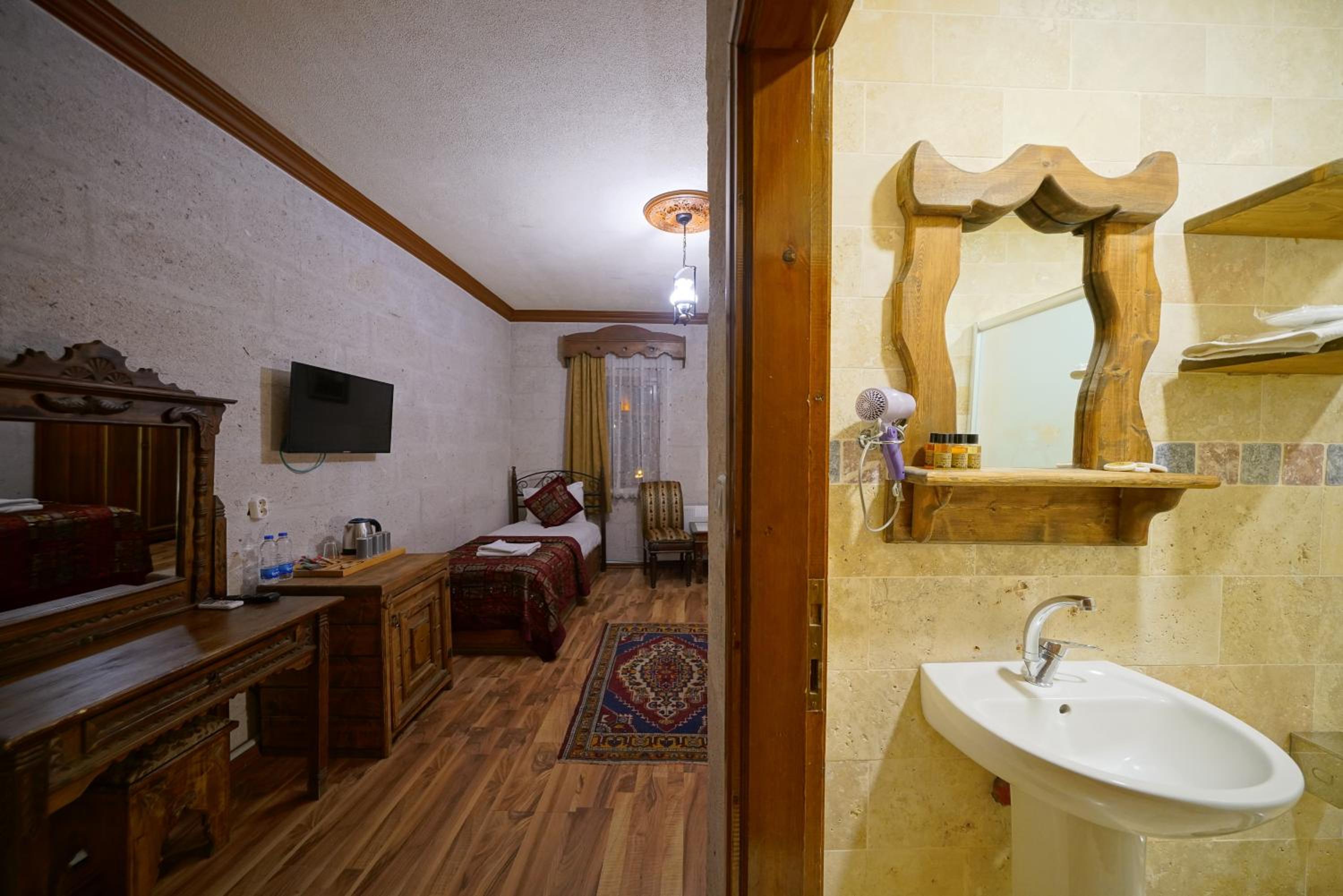 Arch Palace - Image 74