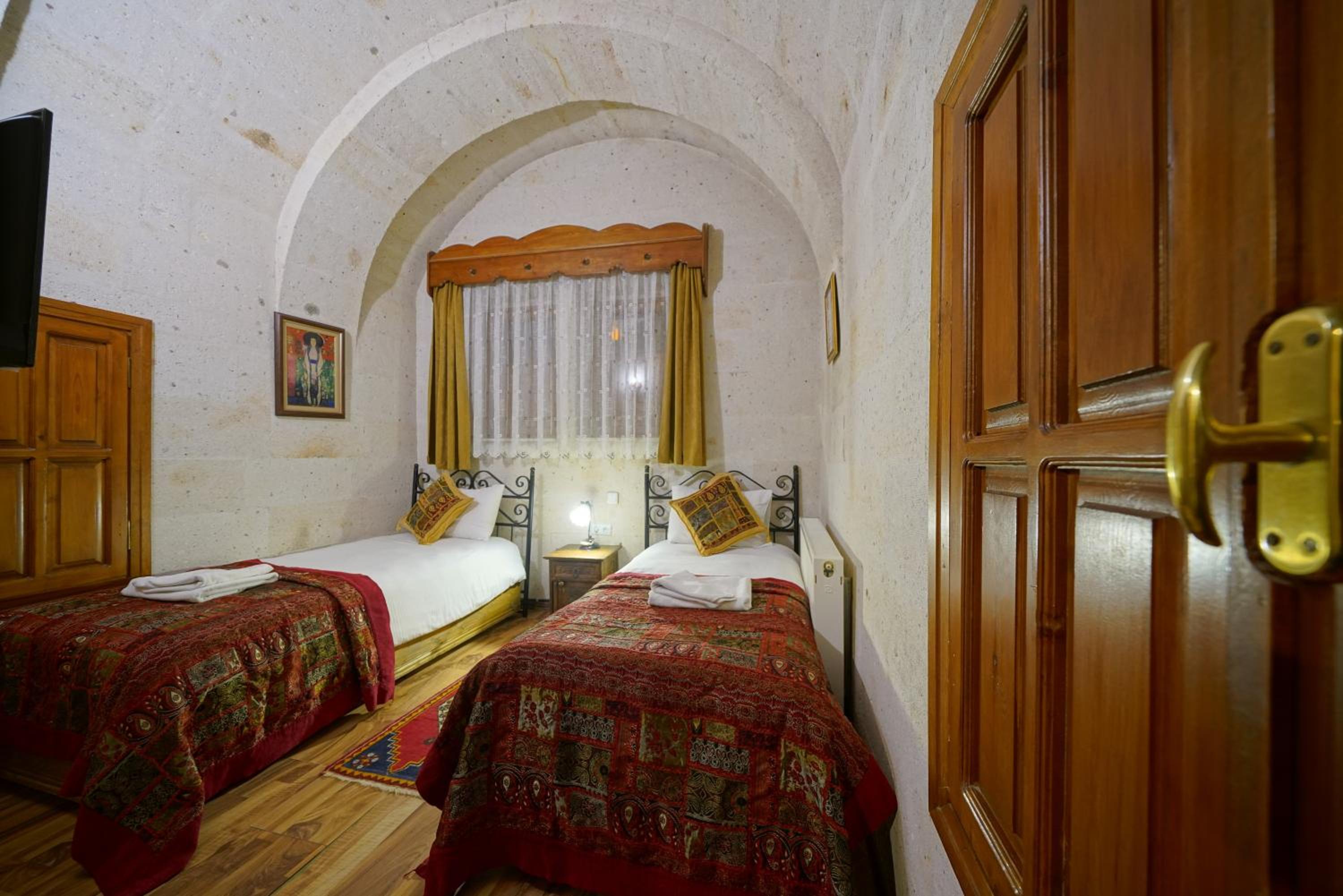 Arch Palace - Image 80