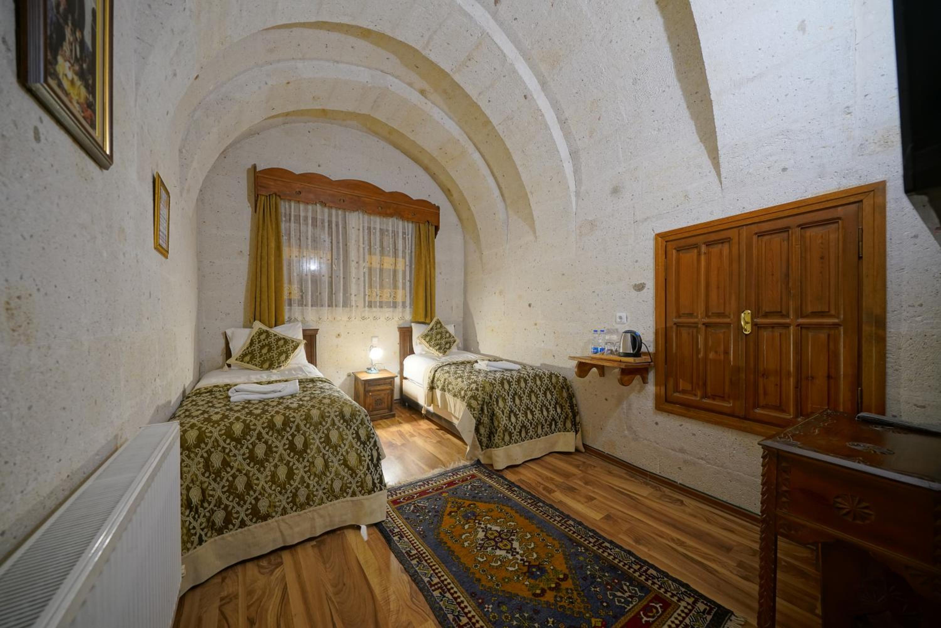 Arch Palace - Image 91