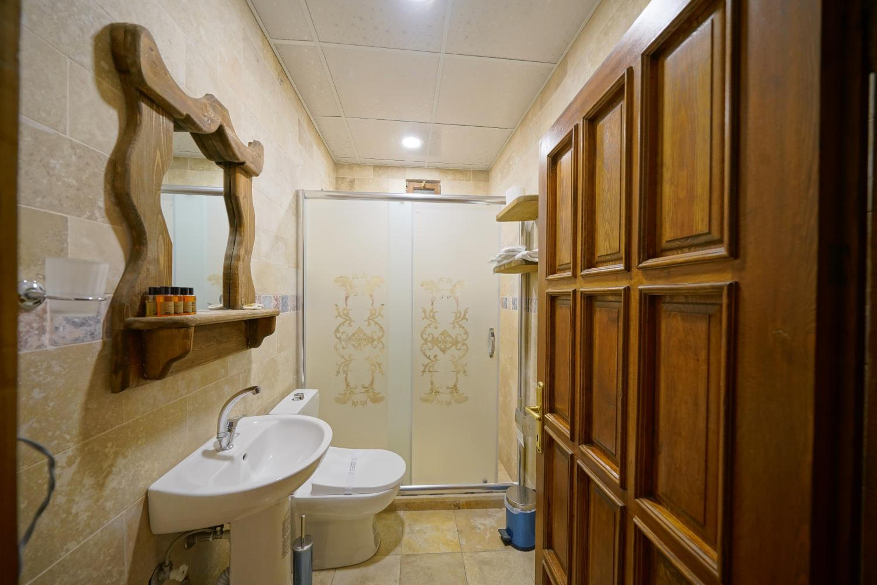 Arch Palace - Image 102