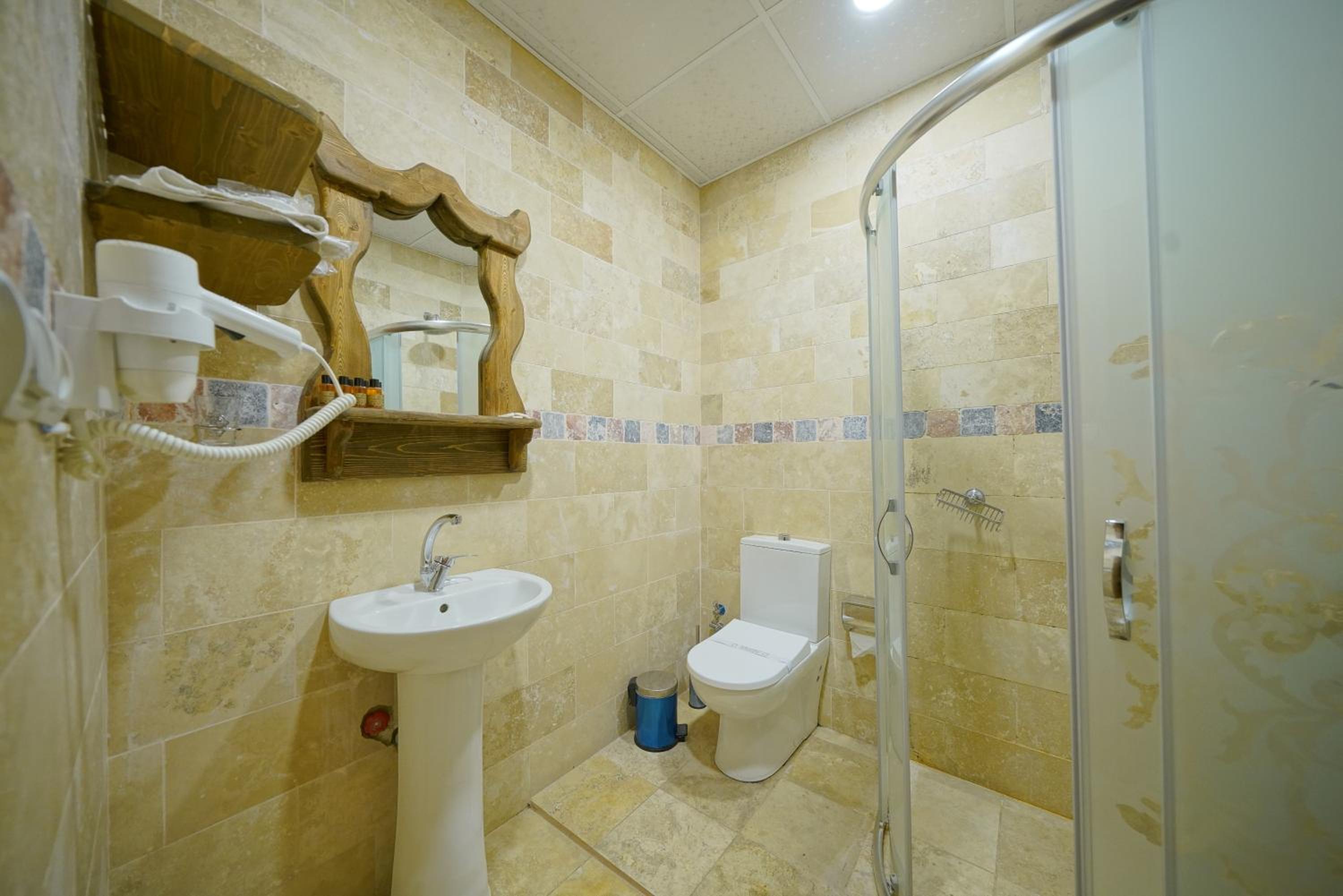 Arch Palace - Image 99