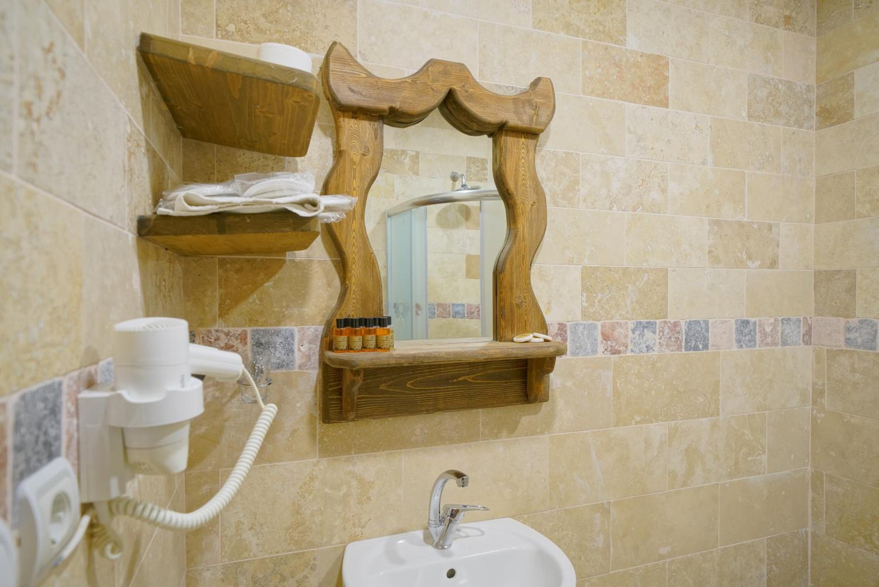 Arch Palace - Image 93