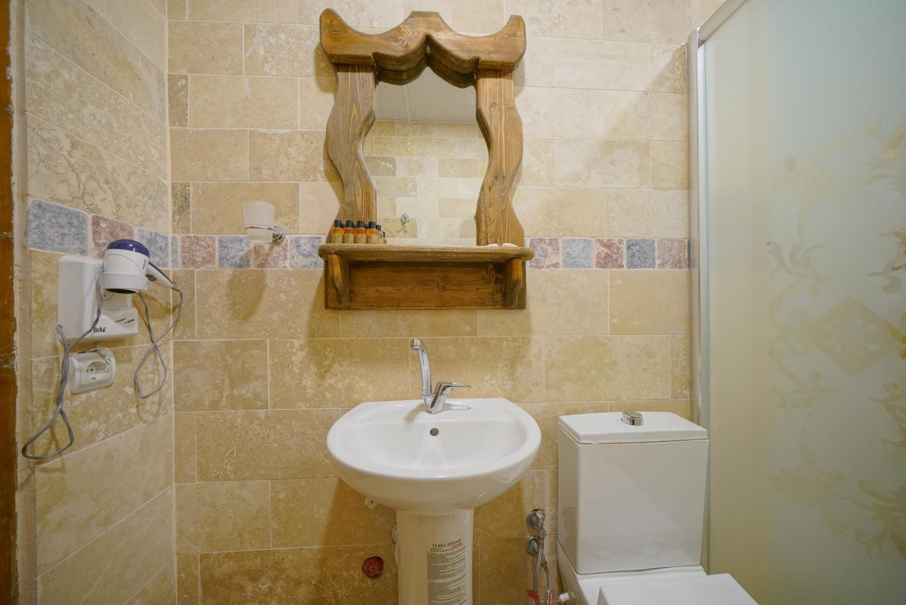 Arch Palace - Image 131