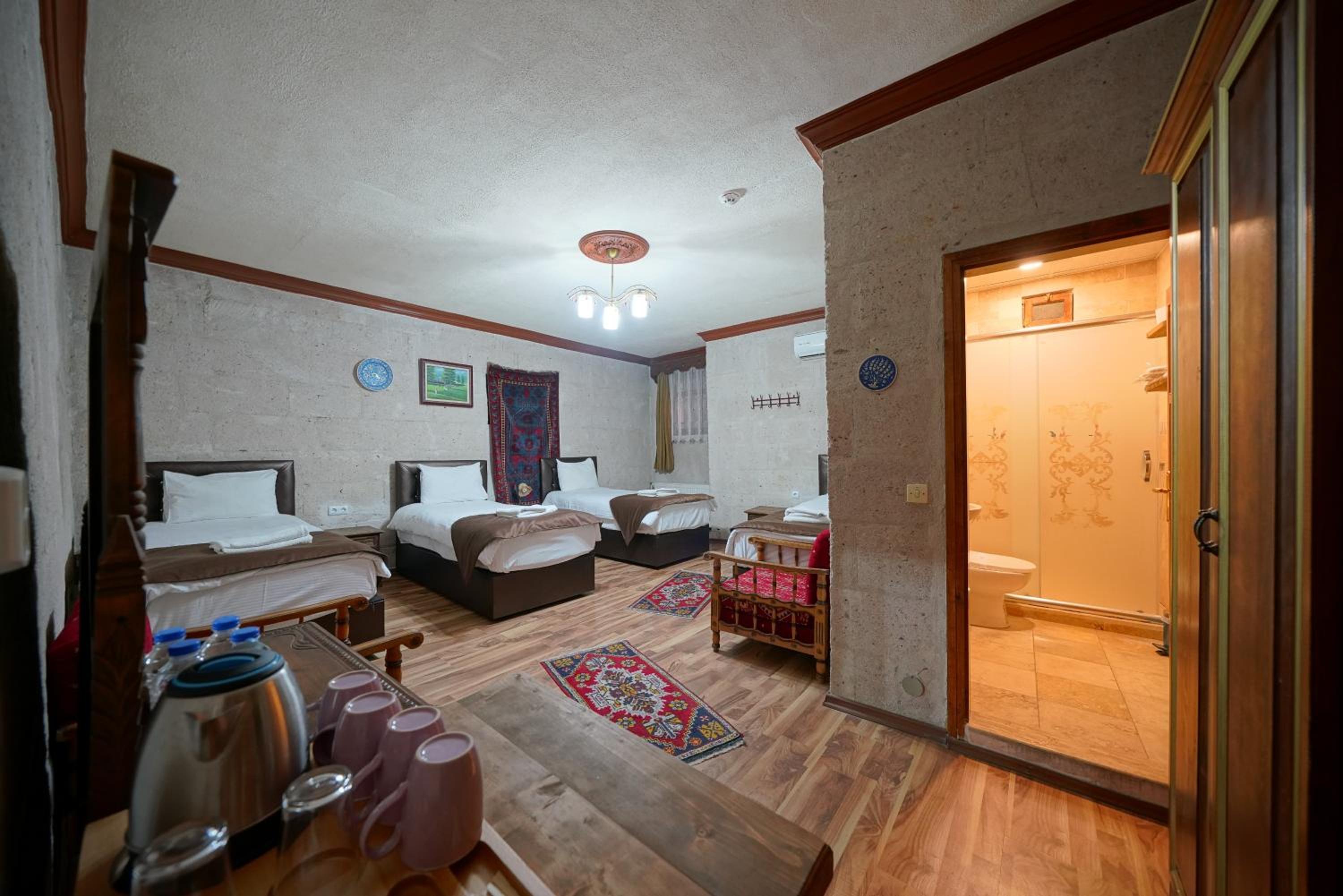 Arch Palace - Image 101