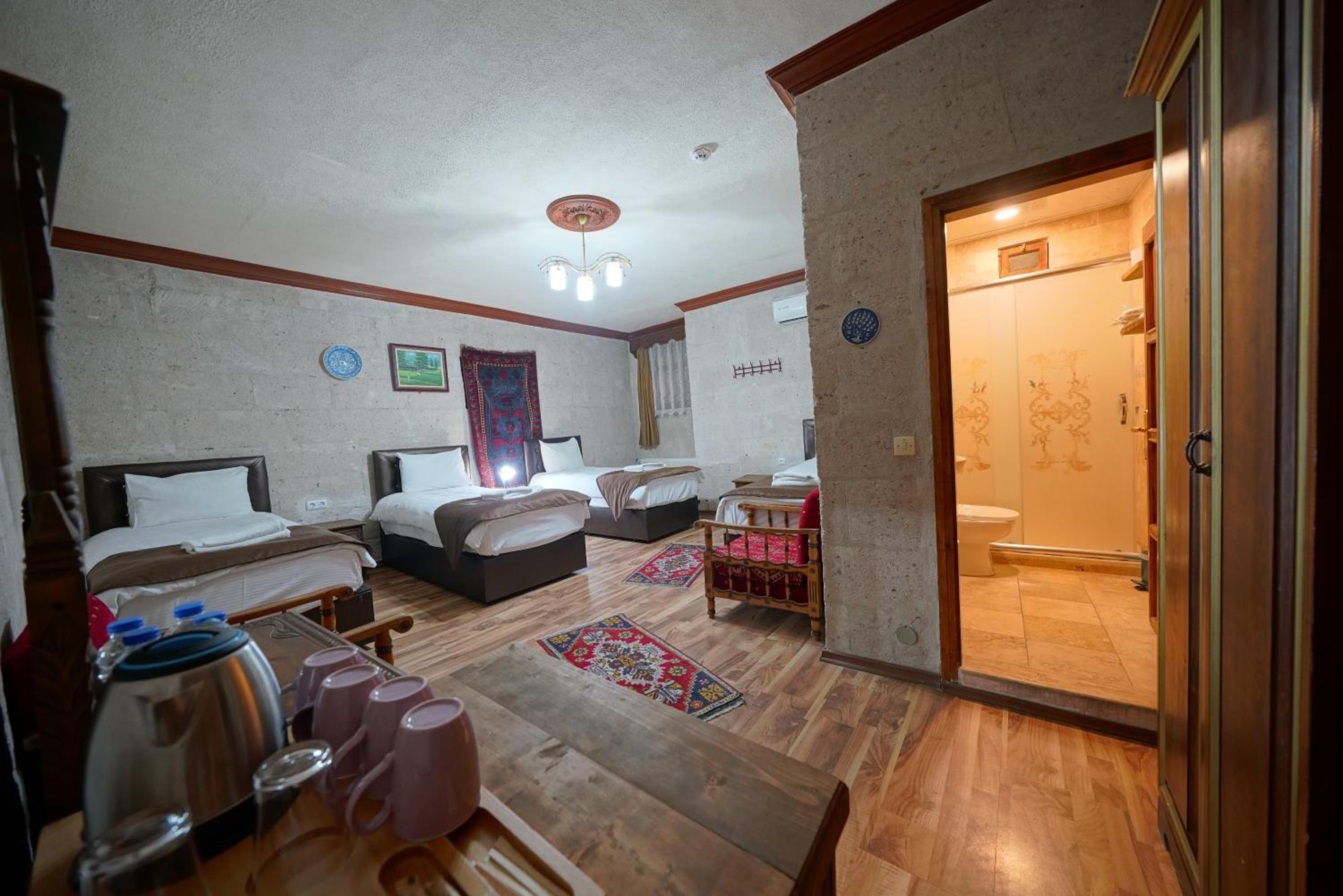 Arch Palace - Image 100