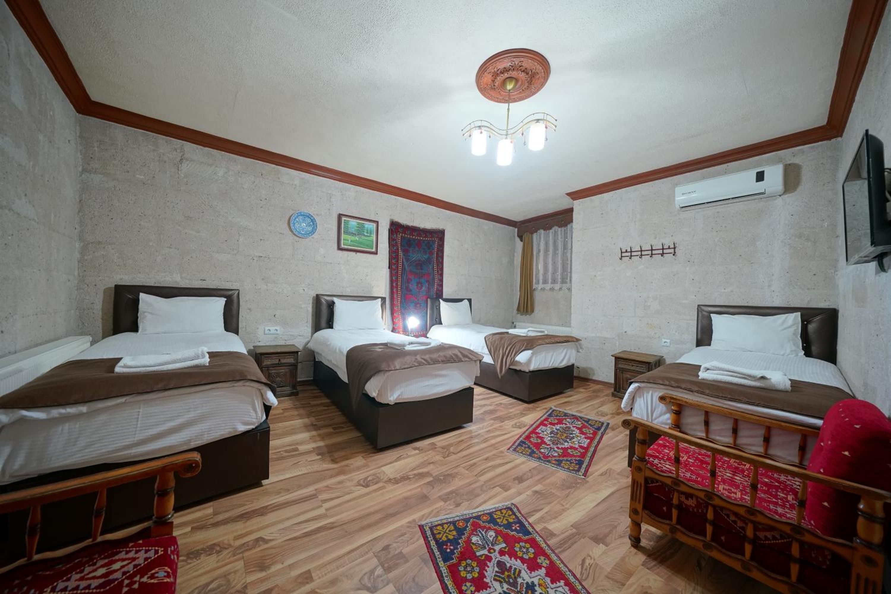 Arch Palace - Image 106