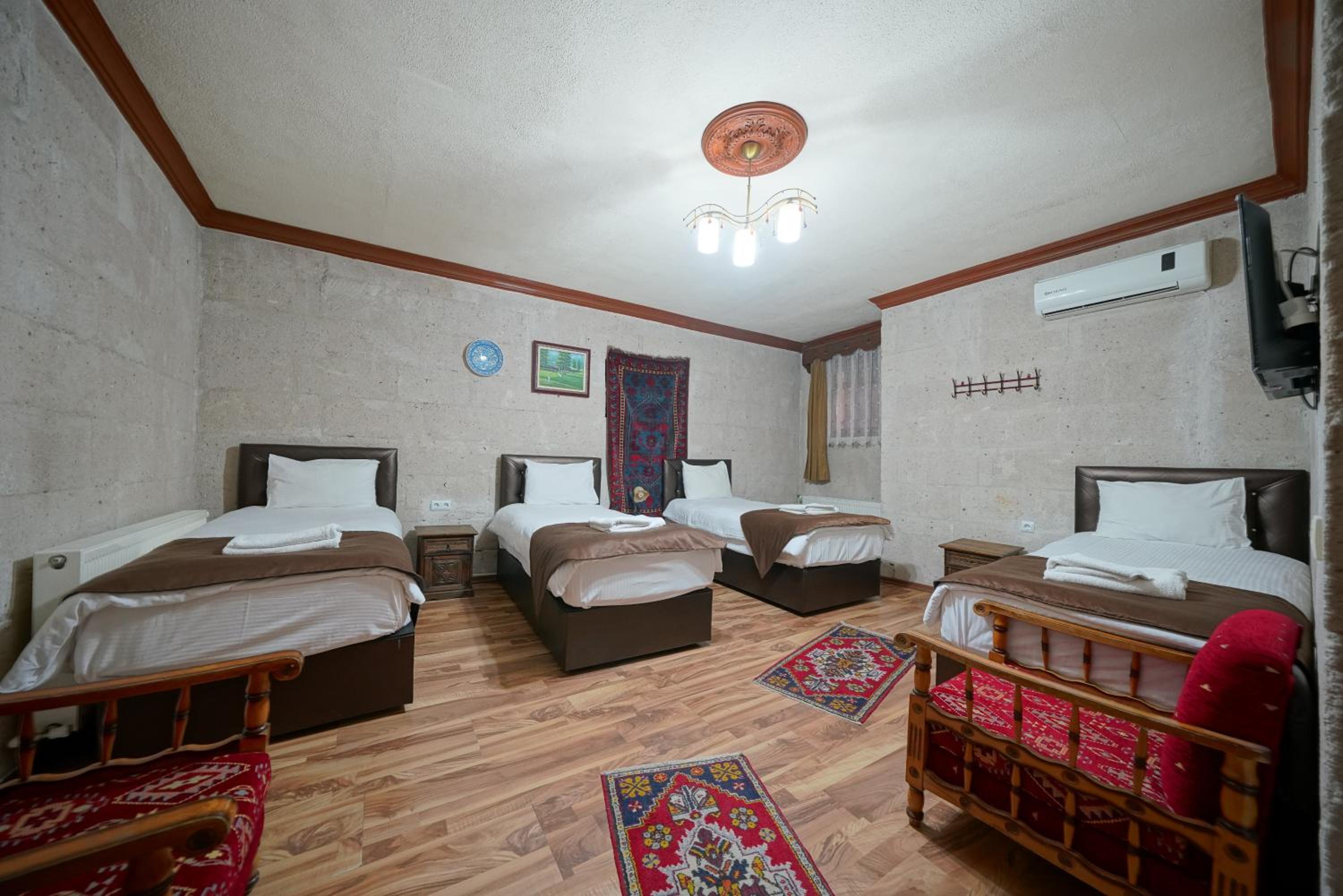 Arch Palace - Image 105