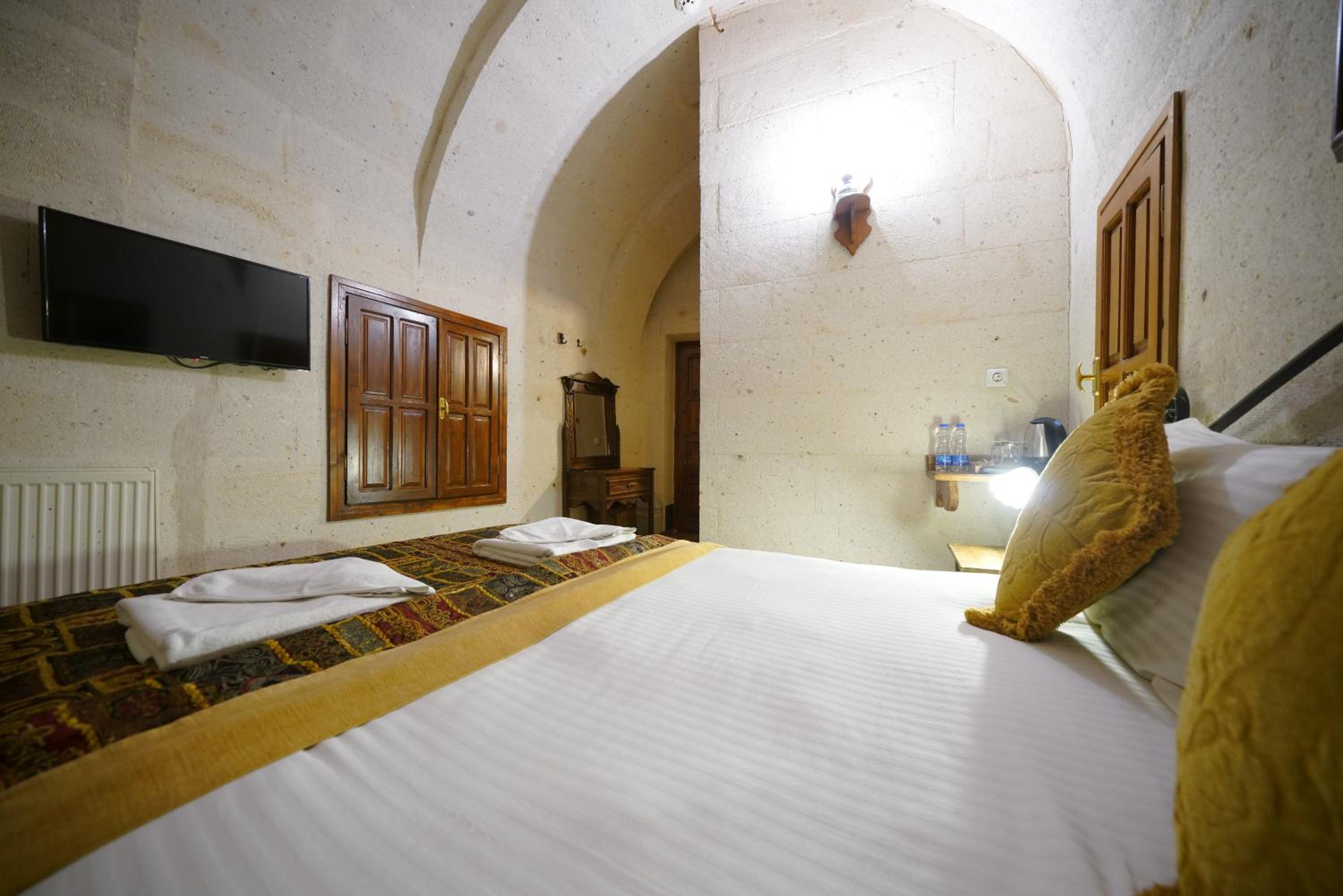 Arch Palace - Image 108