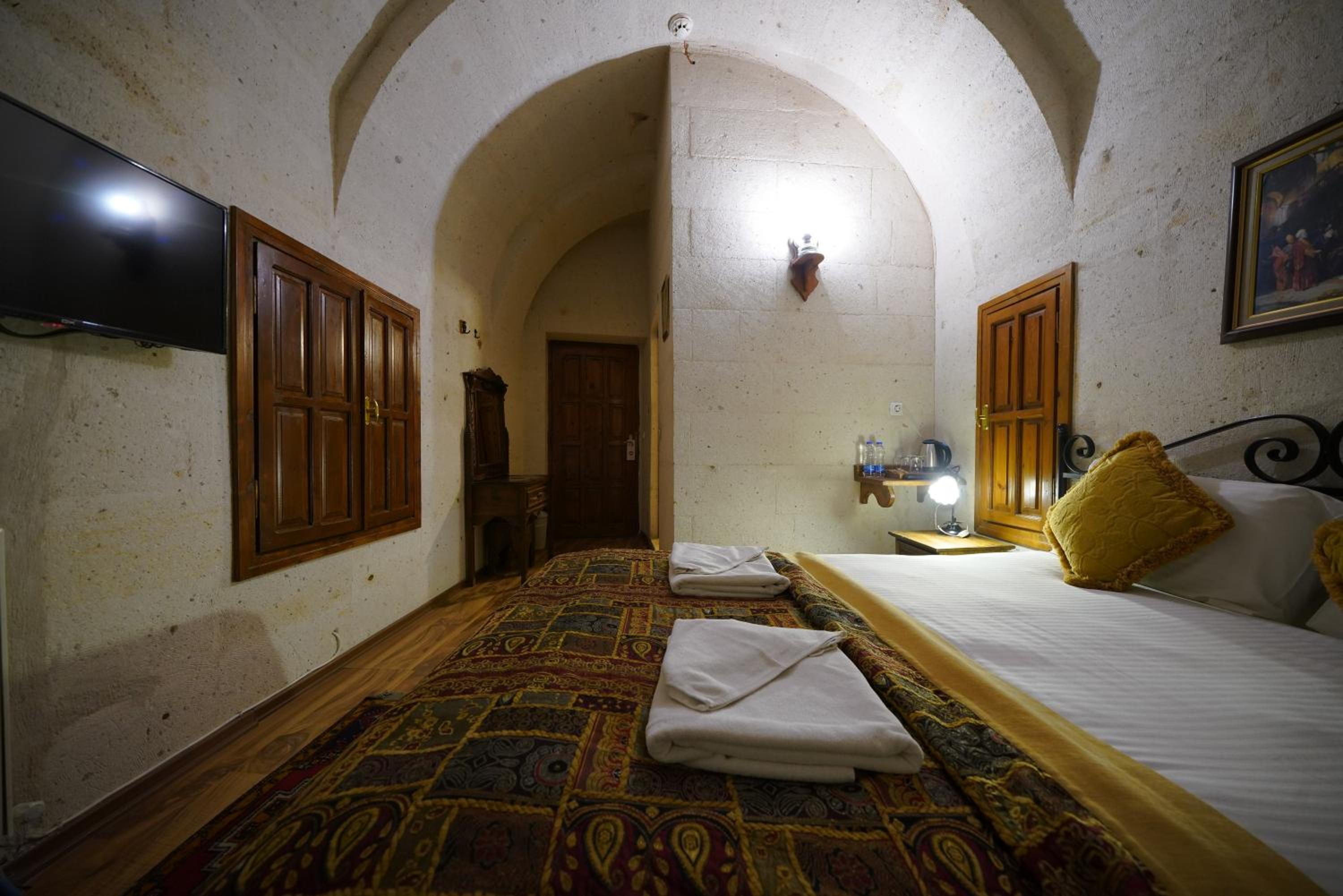 Arch Palace - Image 113