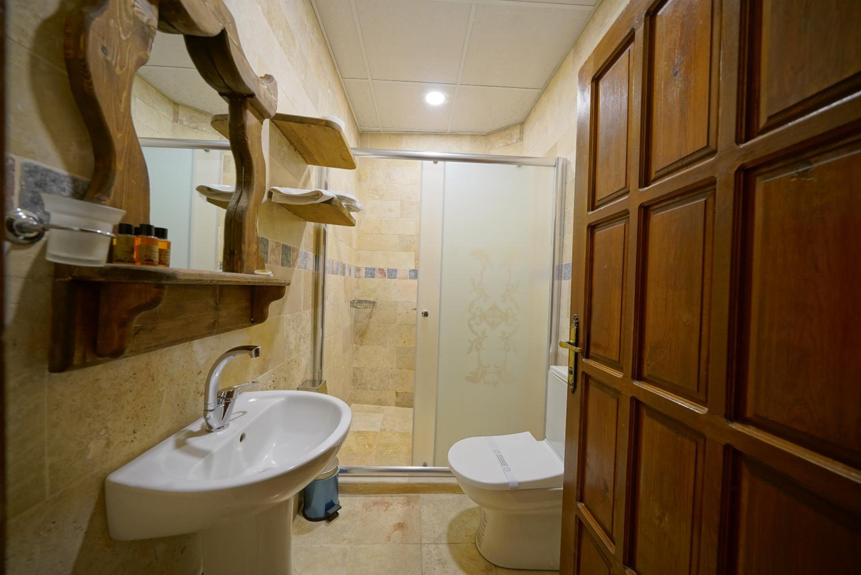 Arch Palace - Image 26