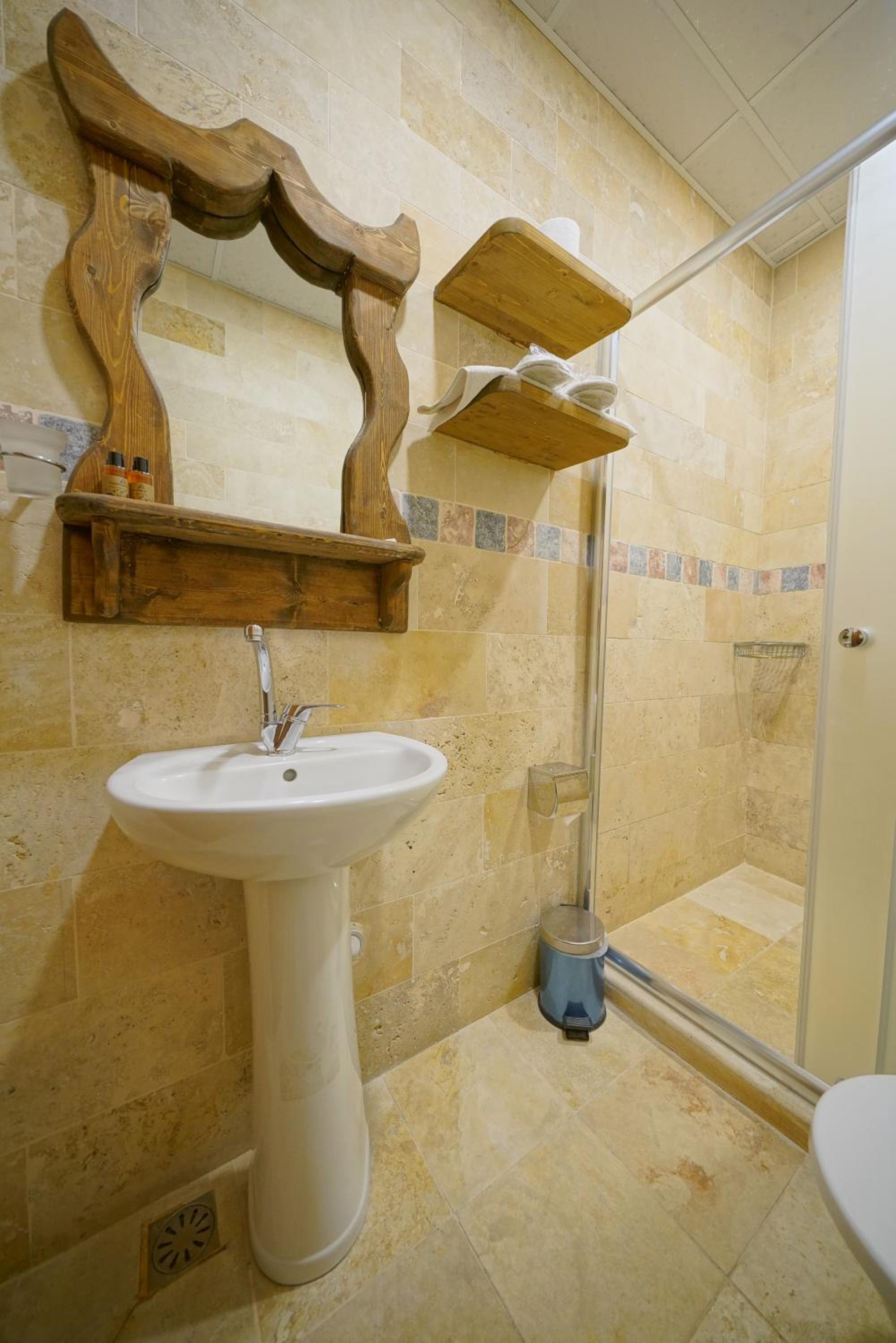 Arch Palace - Image 30