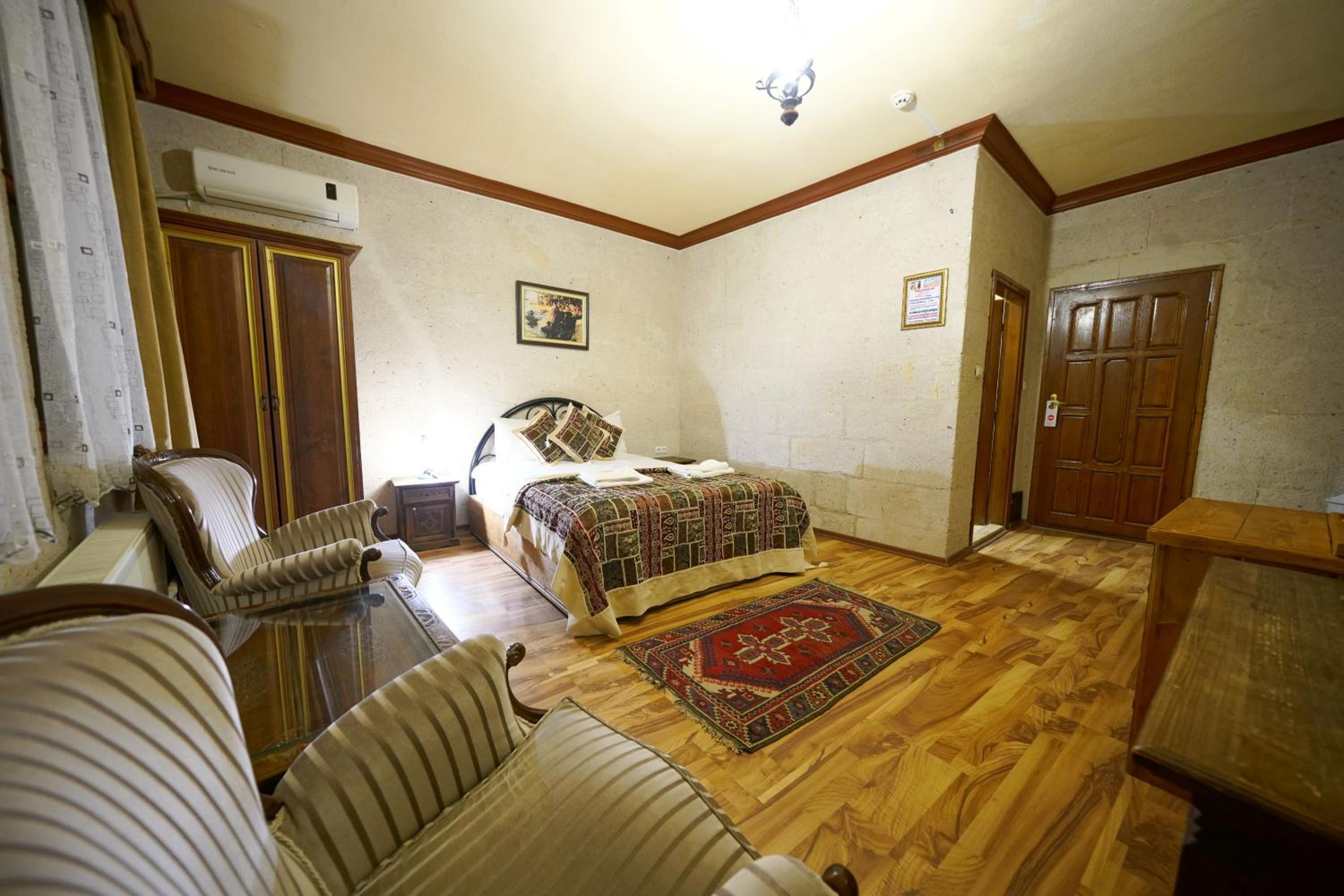 Arch Palace - Image 27