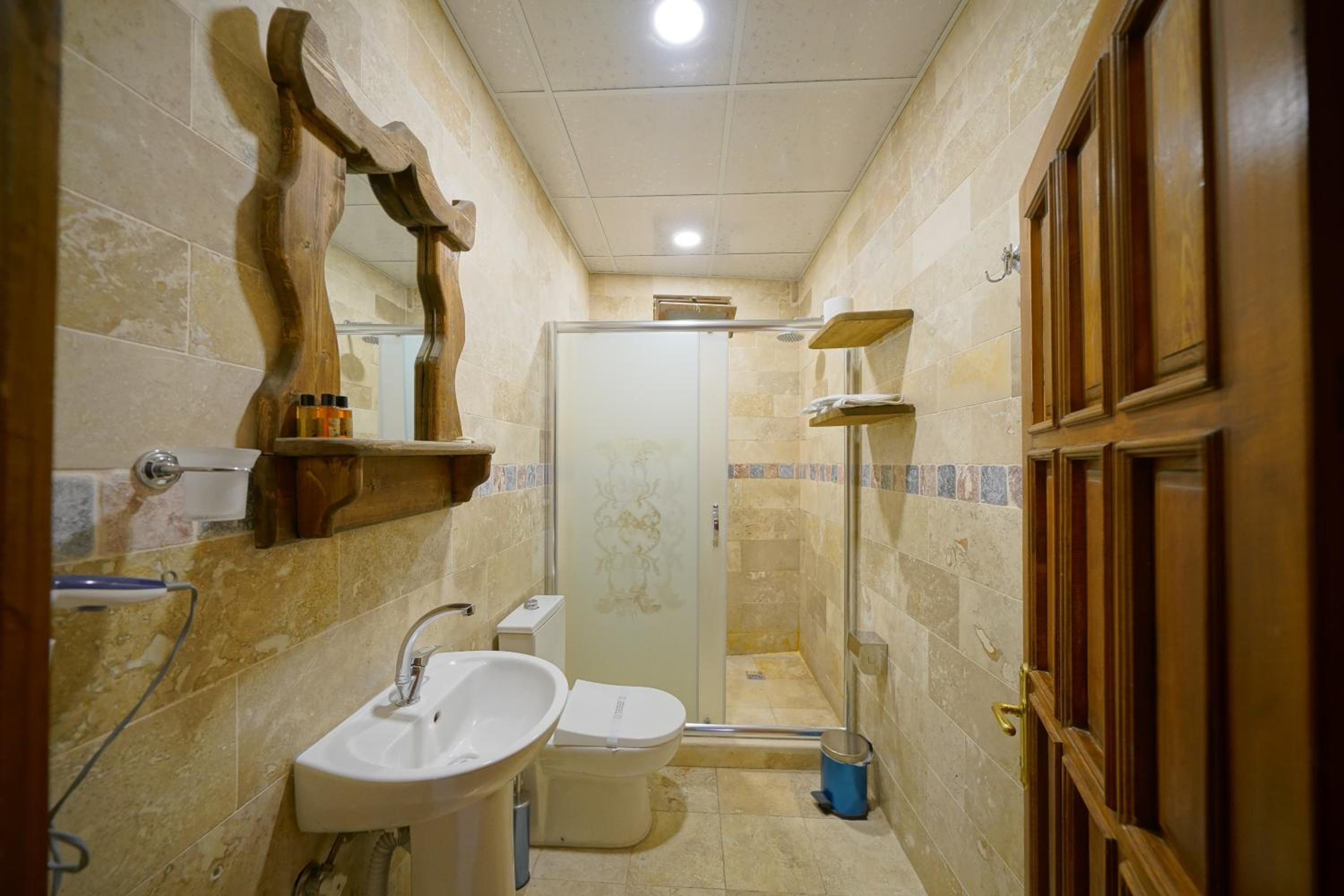 Arch Palace - Image 36