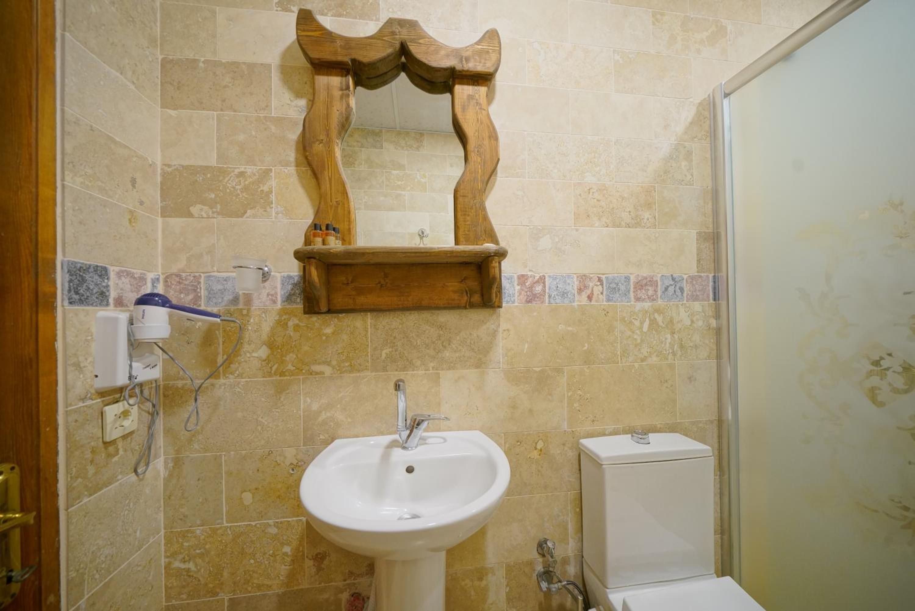 Arch Palace - Image 35