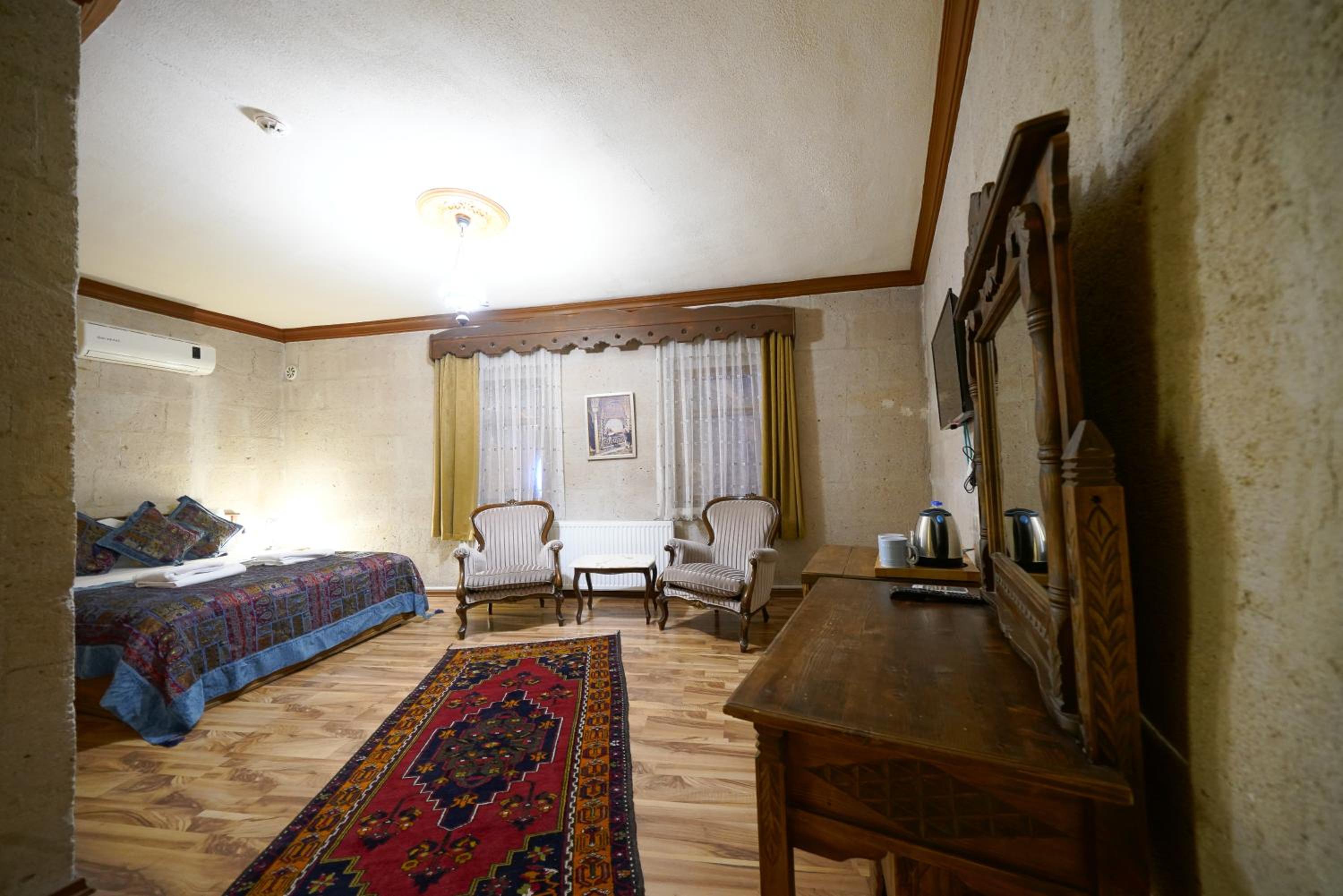 Arch Palace - Image 33