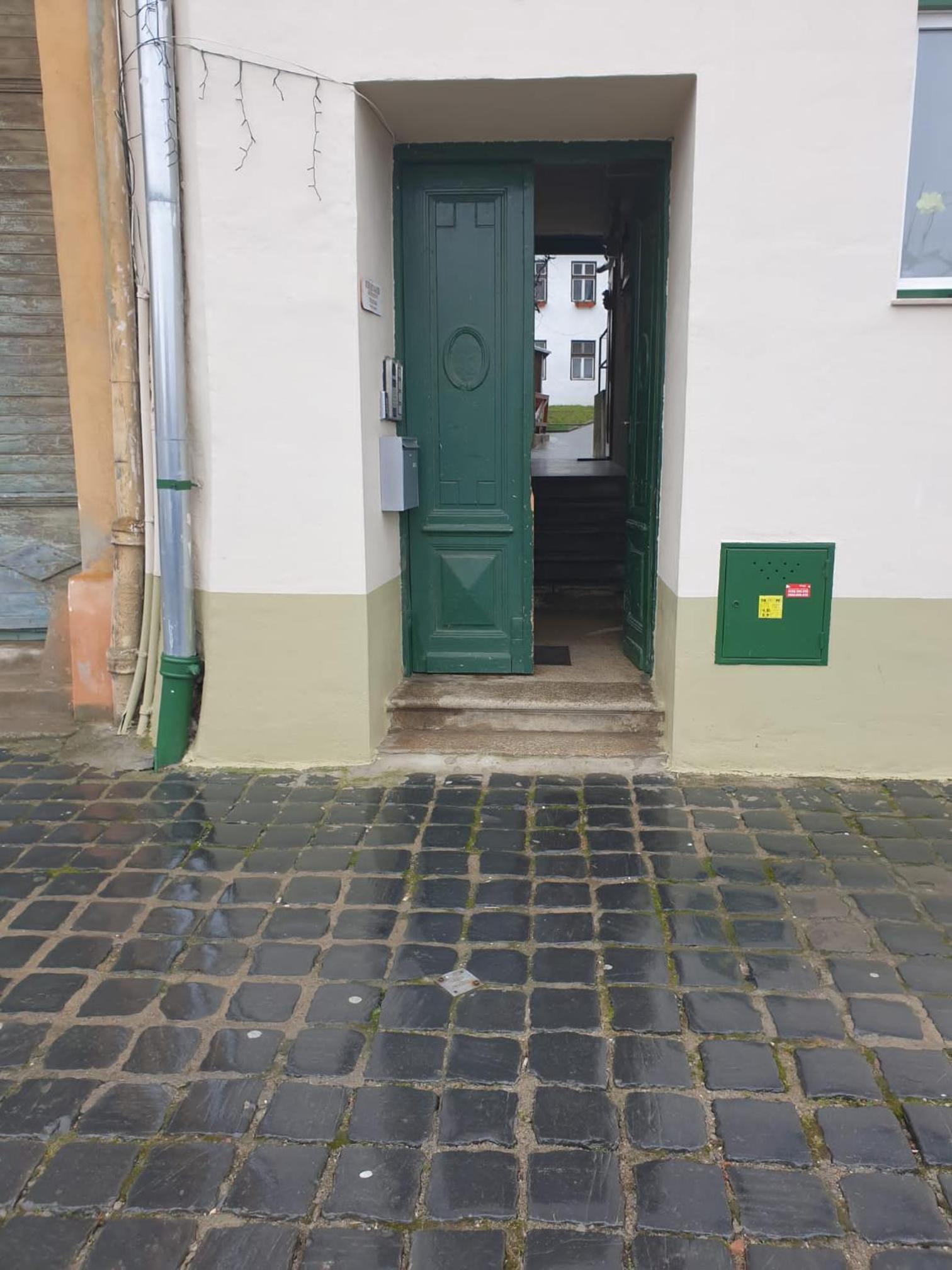 Stone Way Apartment