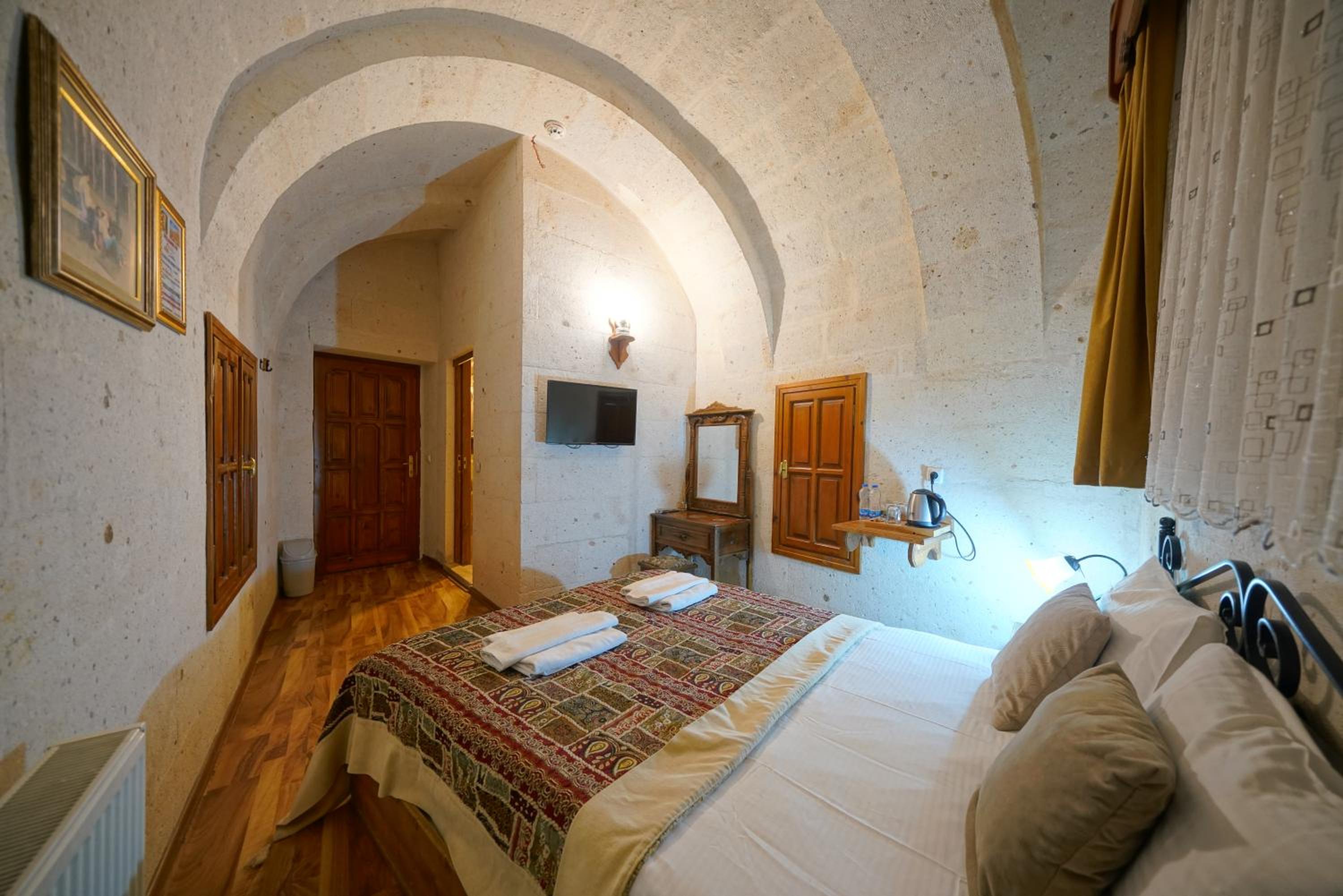 Arch Palace - Image 126