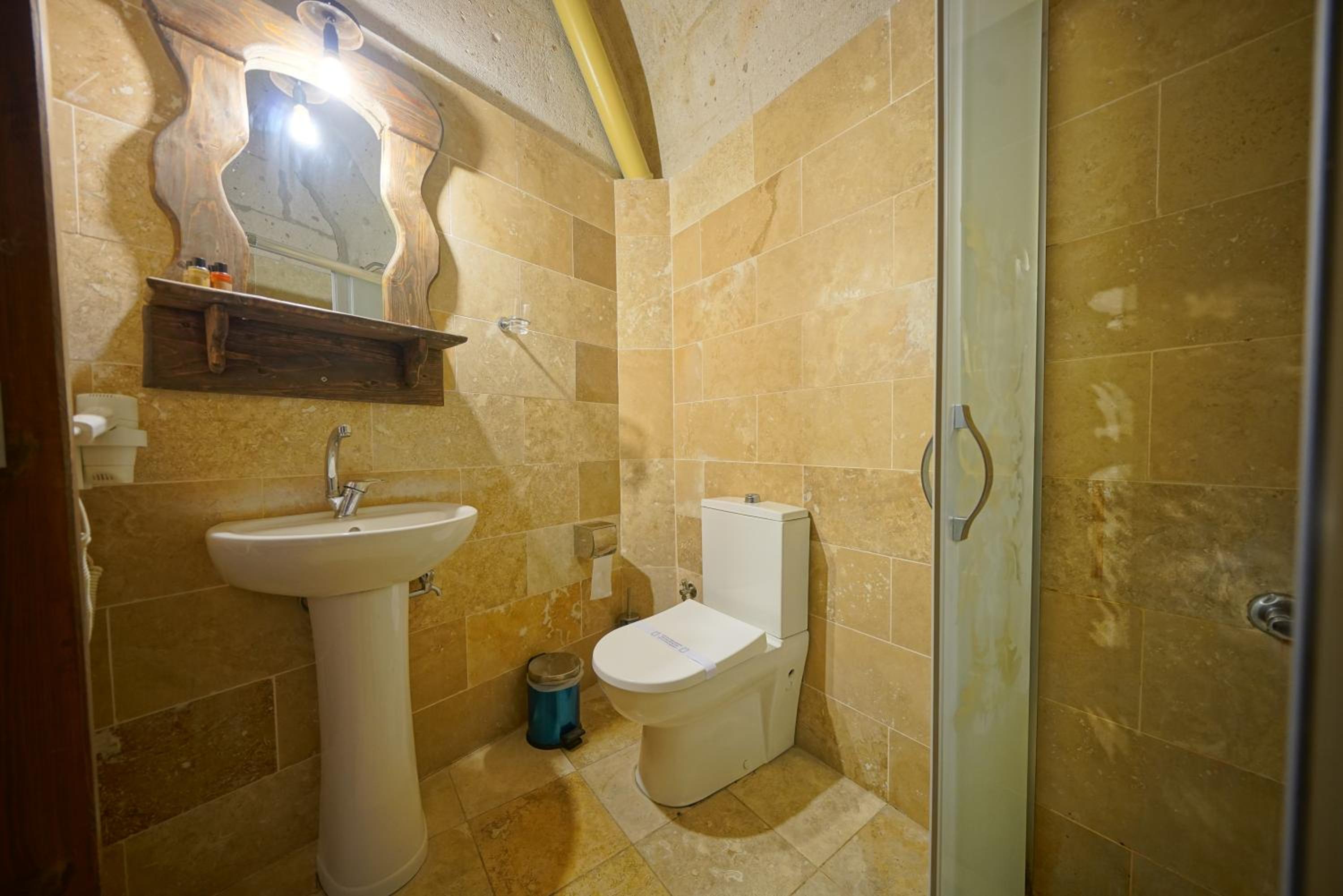 Arch Palace - Image 44