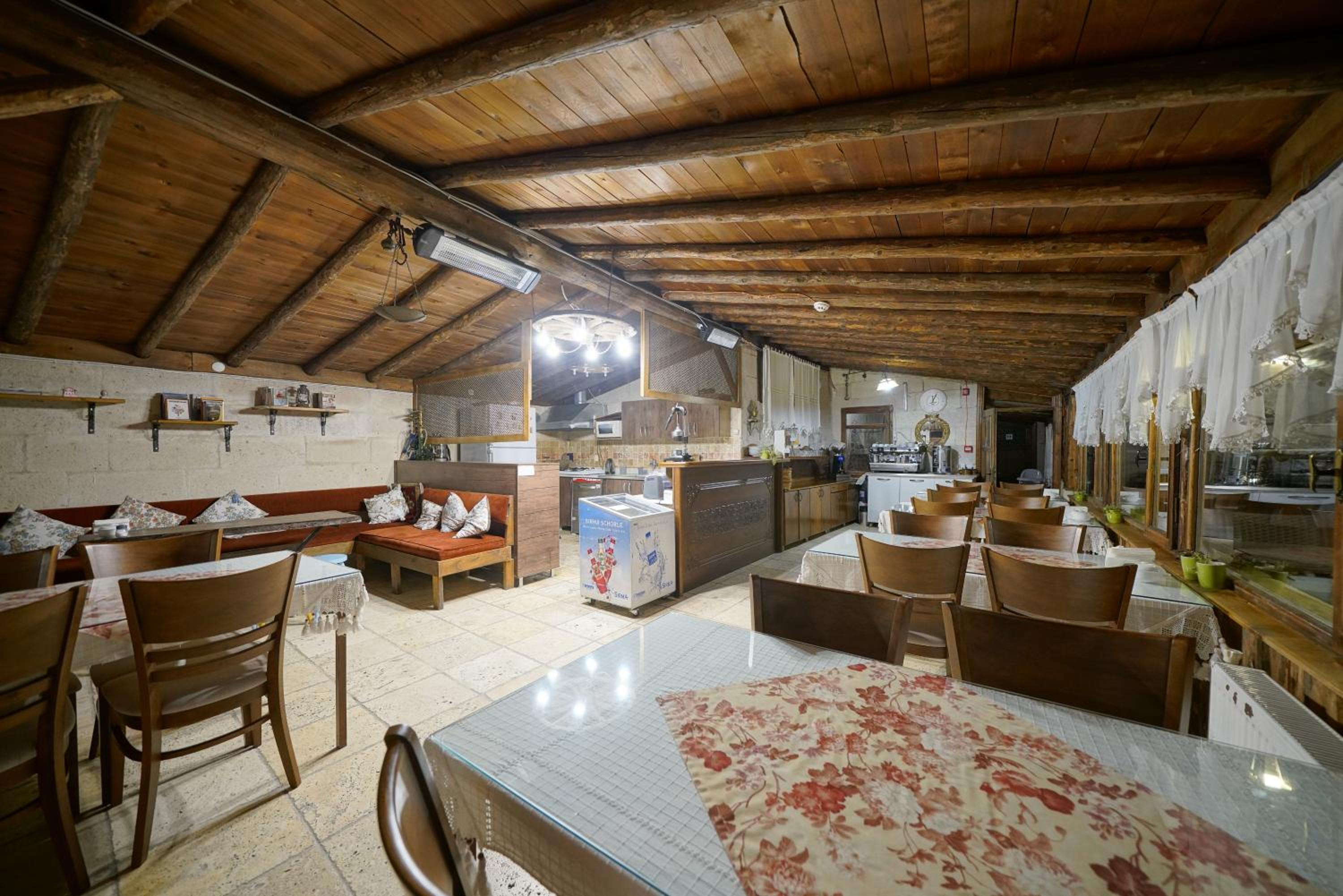 Arch Palace - Image 125