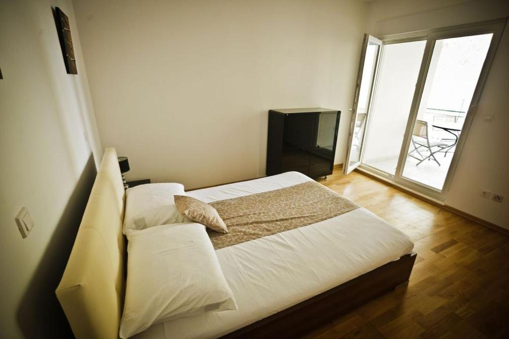 Apartments Andrea - Beachfront & Sea-view Terrace photo 3