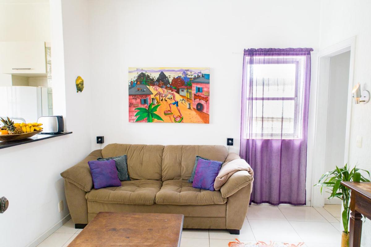 Lindo apartamento de 2 quartos ao lado da Praia de Copacabana!